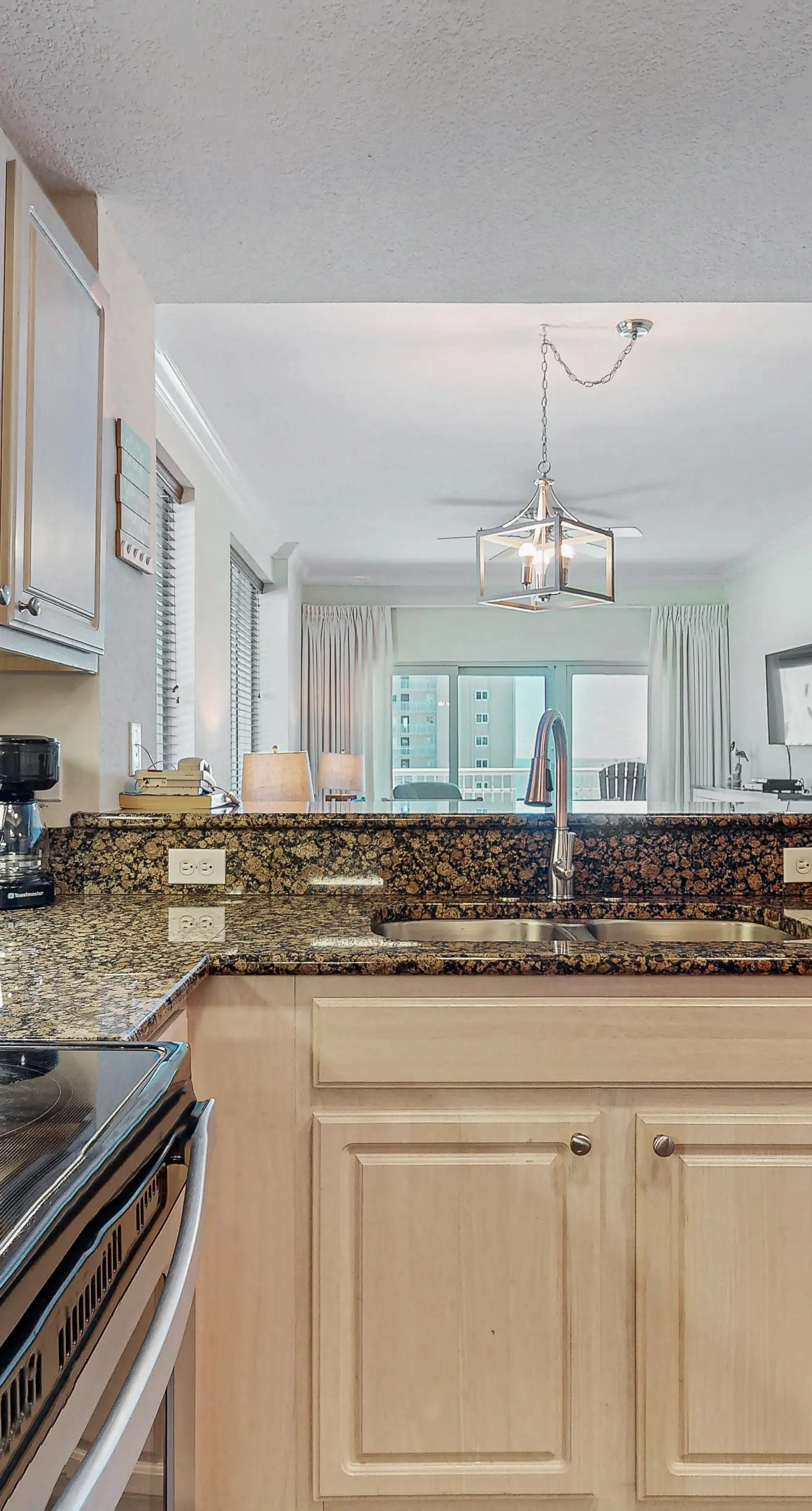 Beachview condo with shared indoor and outdoor pool, beach acces, and WIFI