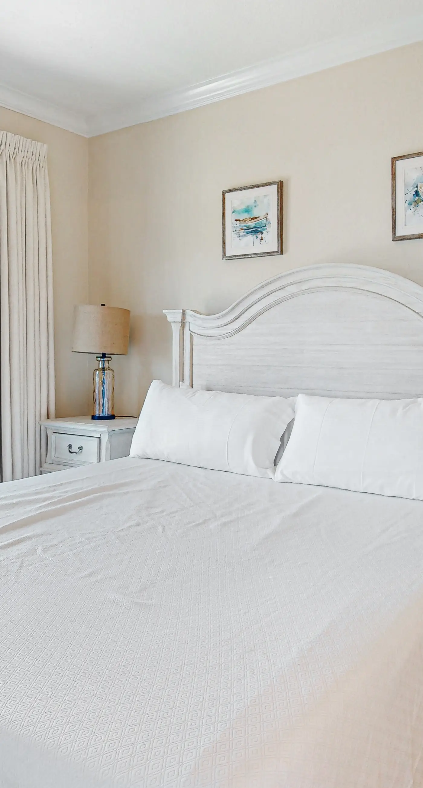 Beachview condo with shared indoor and outdoor pool, beach acces, and WIFI