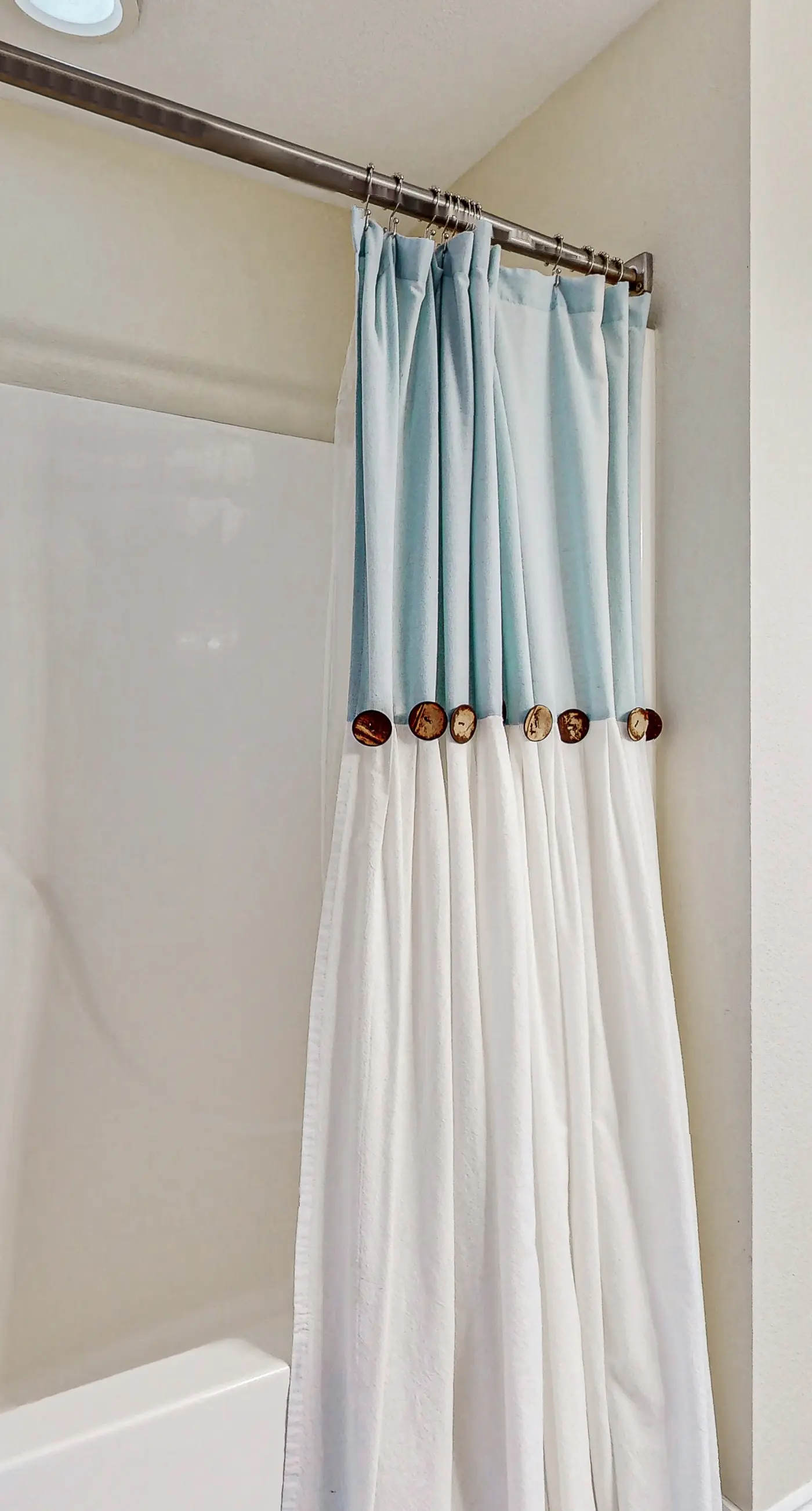 Beachview condo with shared indoor and outdoor pool, beach acces, and WIFI