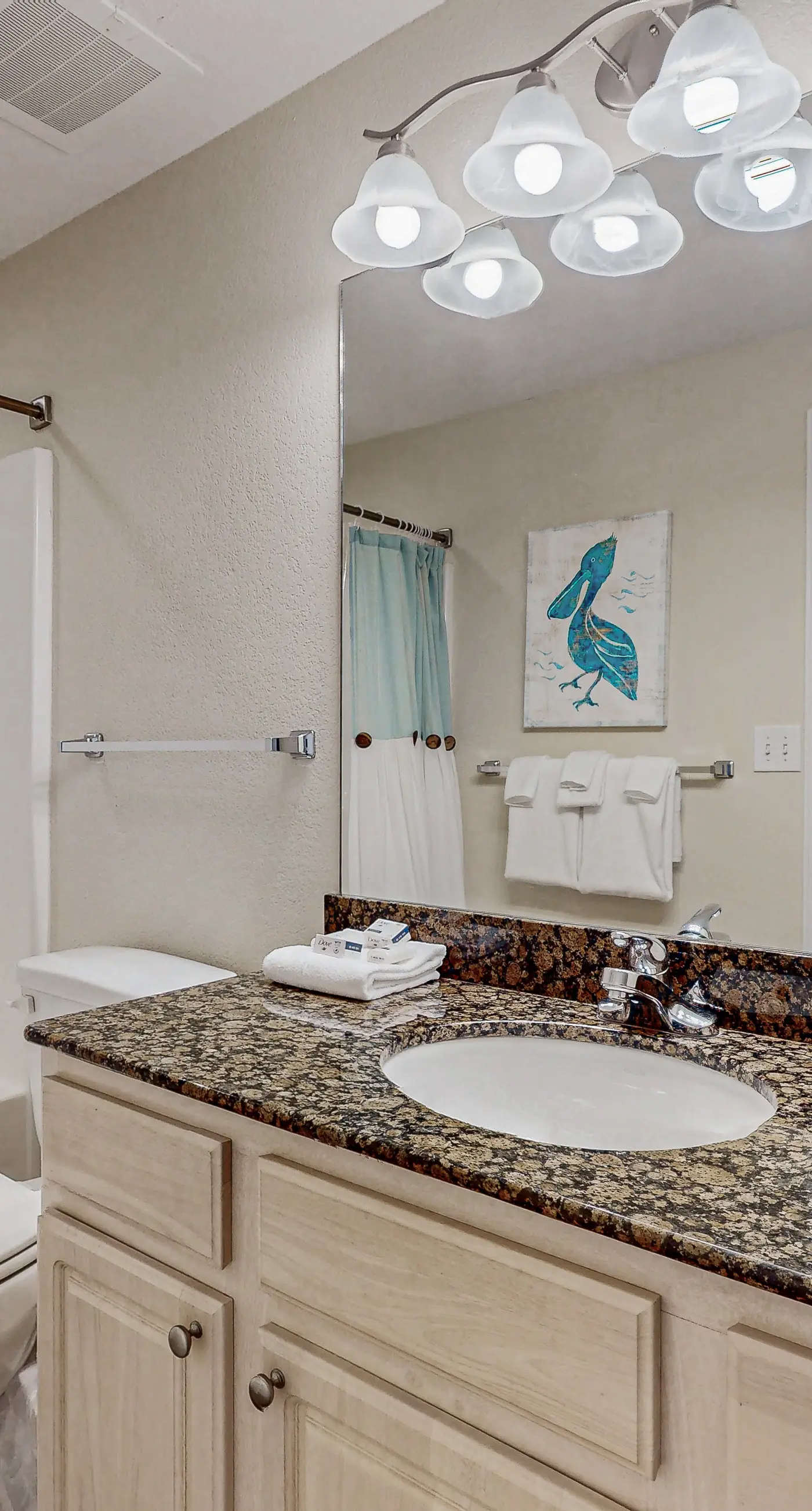 Beachview condo with shared indoor and outdoor pool, beach acces, and WIFI
