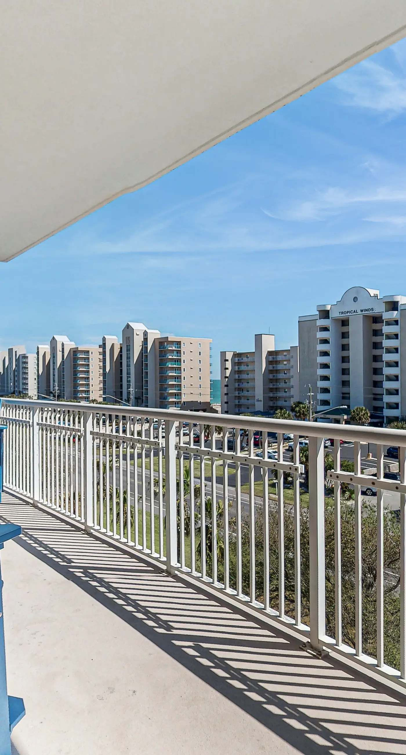 Beachview condo with shared indoor and outdoor pool, beach acces, and WIFI