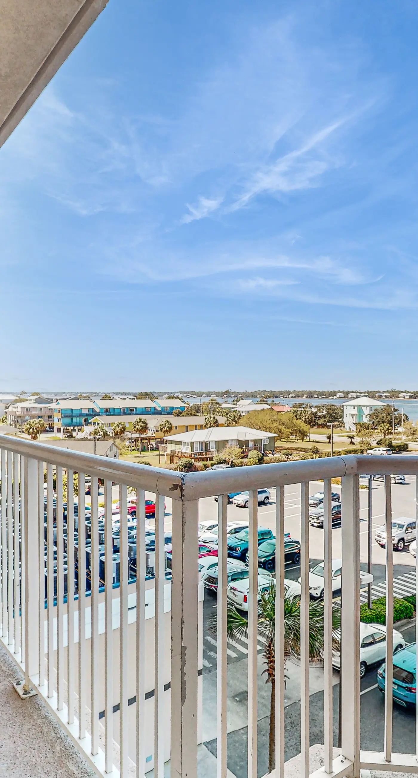 Beachview condo with shared indoor and outdoor pool, beach acces, and WIFI