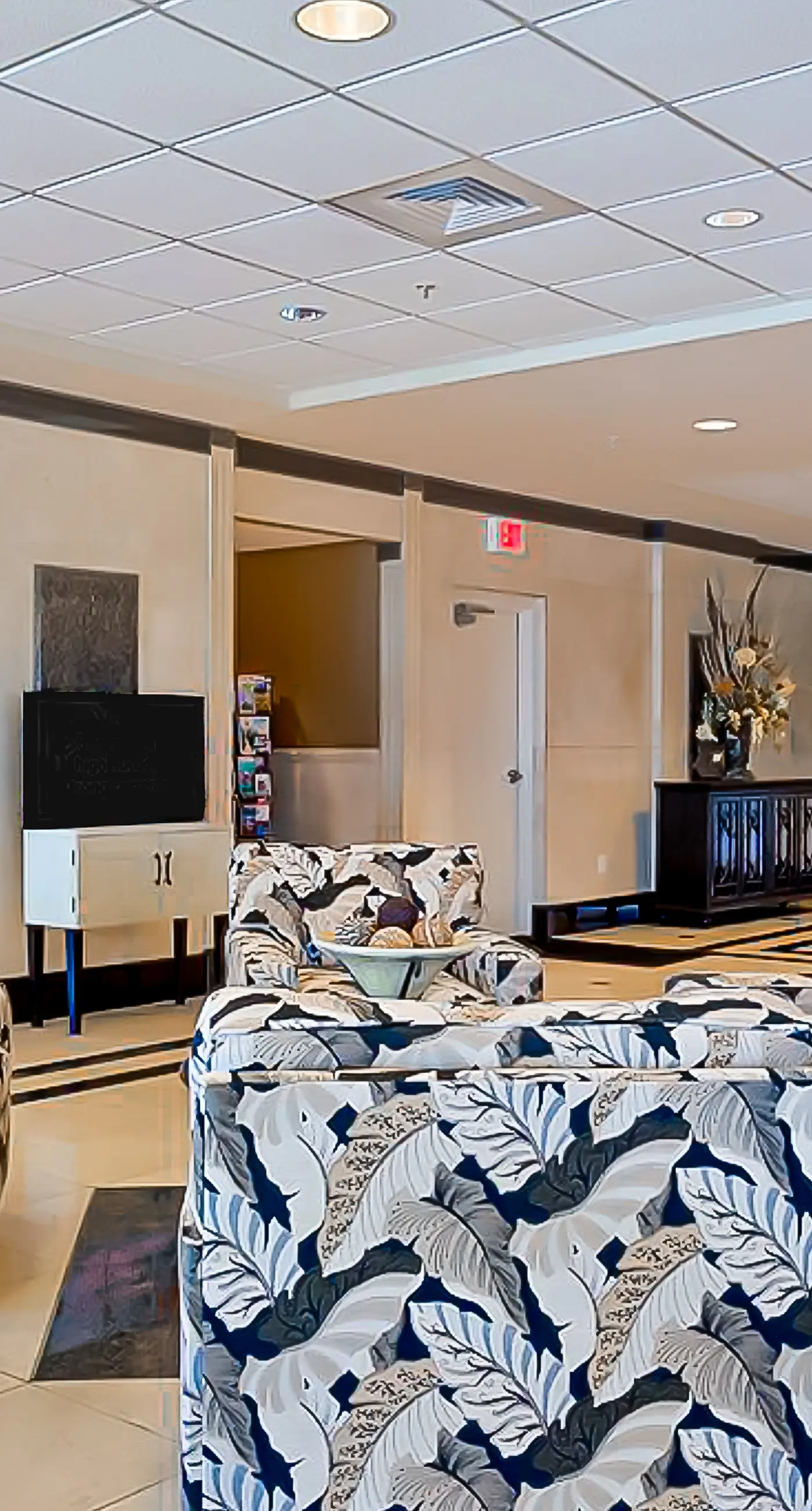 Beachview condo with shared indoor and outdoor pool, beach acces, and WIFI