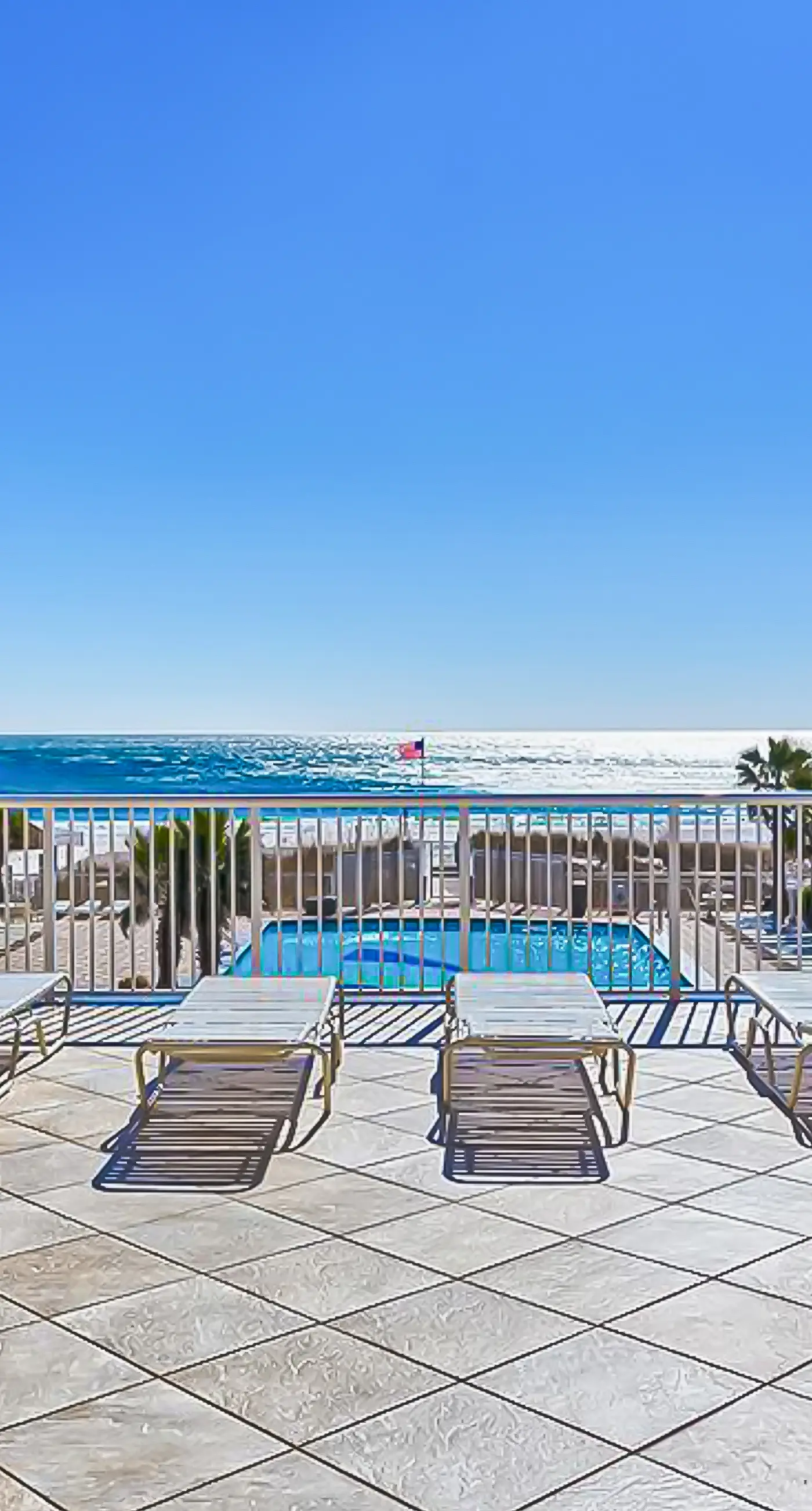 Beachview condo with shared indoor and outdoor pool, beach acces, and WIFI