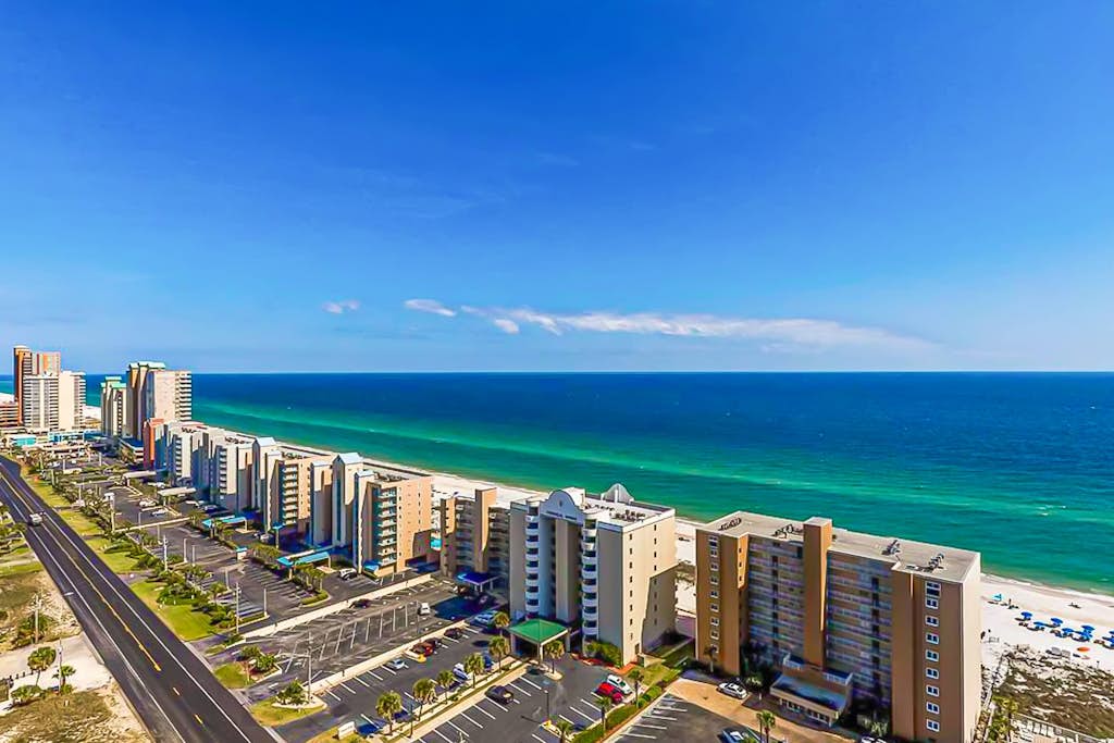 Beachview condo with shared indoor and outdoor pool, beach acces, and WIFI