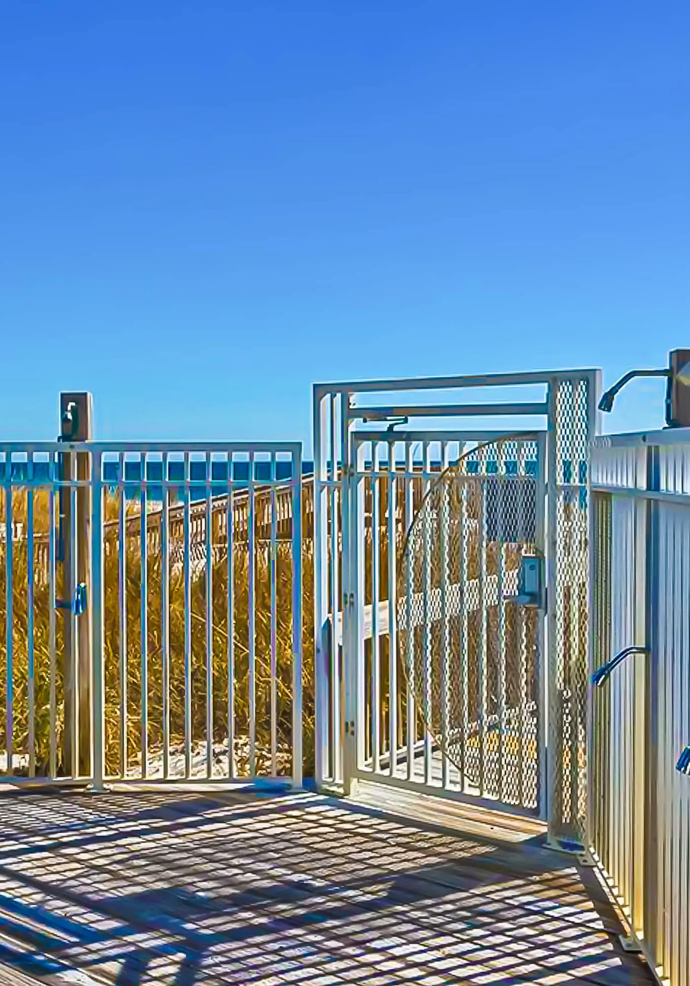 Beachview condo with shared indoor and outdoor pool, beach acces, and WIFI