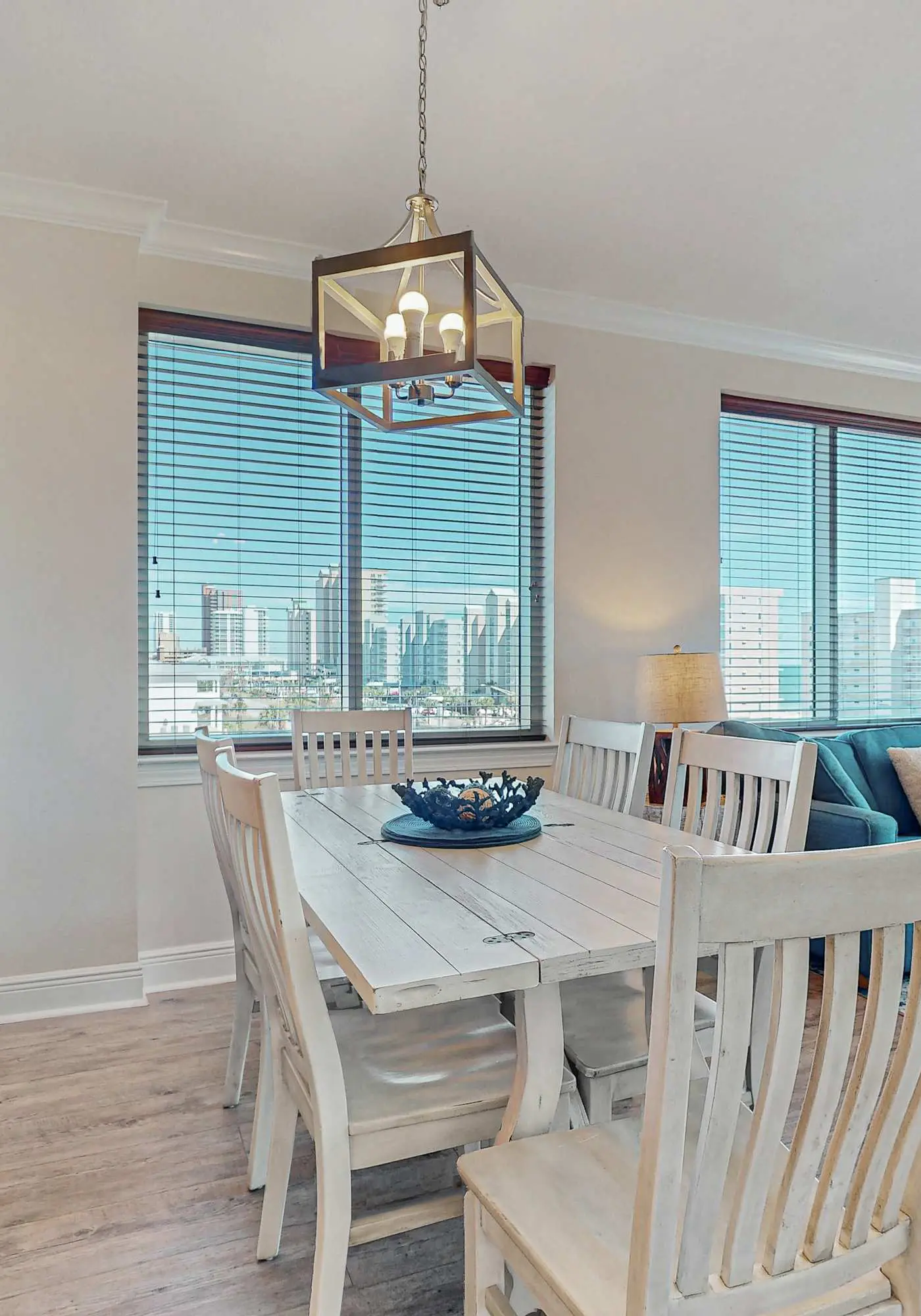 Beachview condo with shared indoor and outdoor pool, beach acces, and WIFI