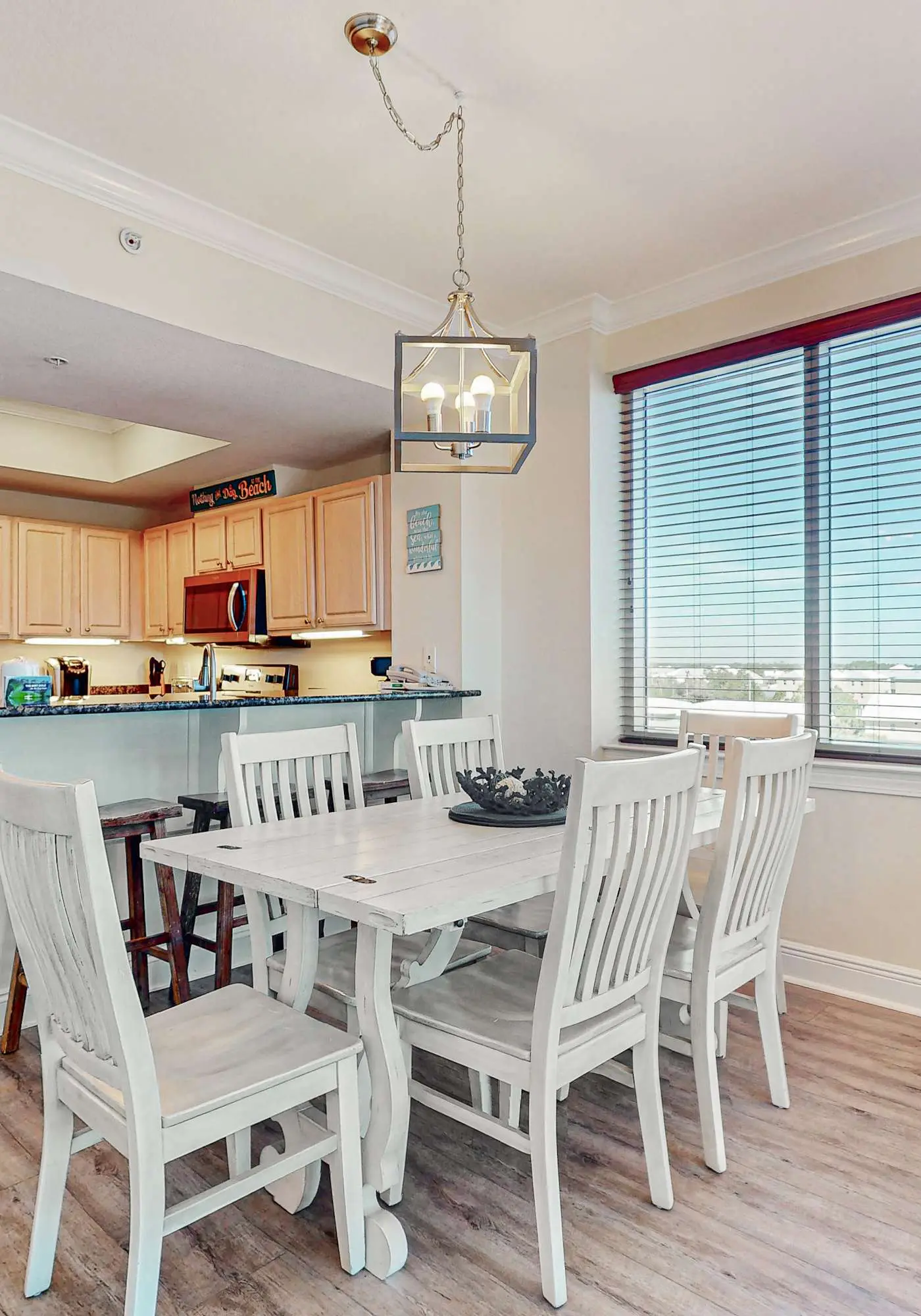 Beachview condo with shared indoor and outdoor pool, beach acces, and WIFI