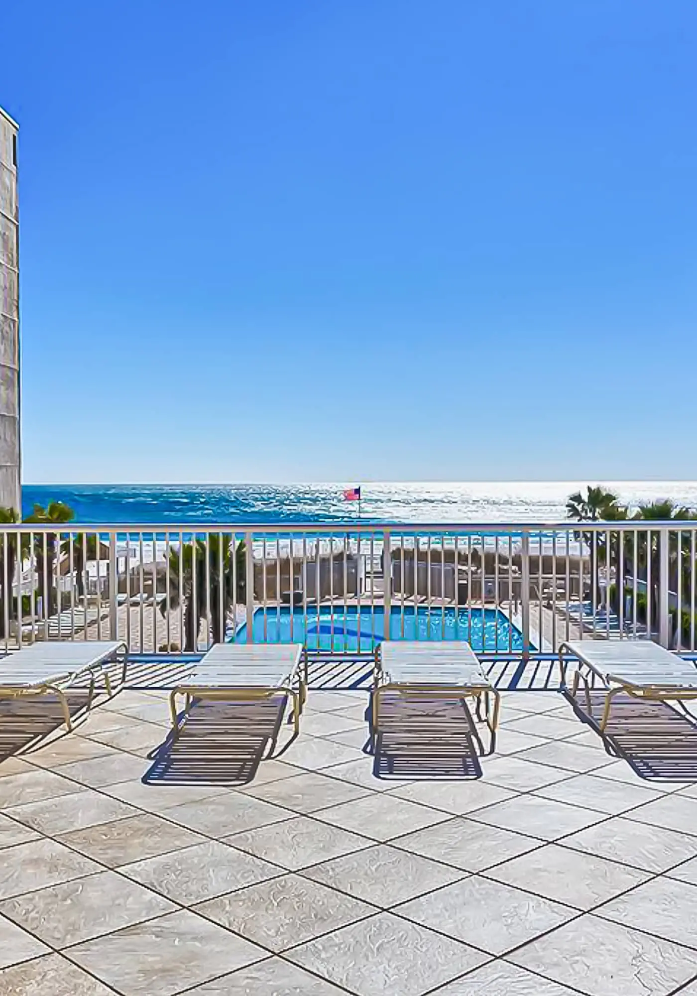 Beachview condo with shared indoor and outdoor pool, beach acces, and WIFI