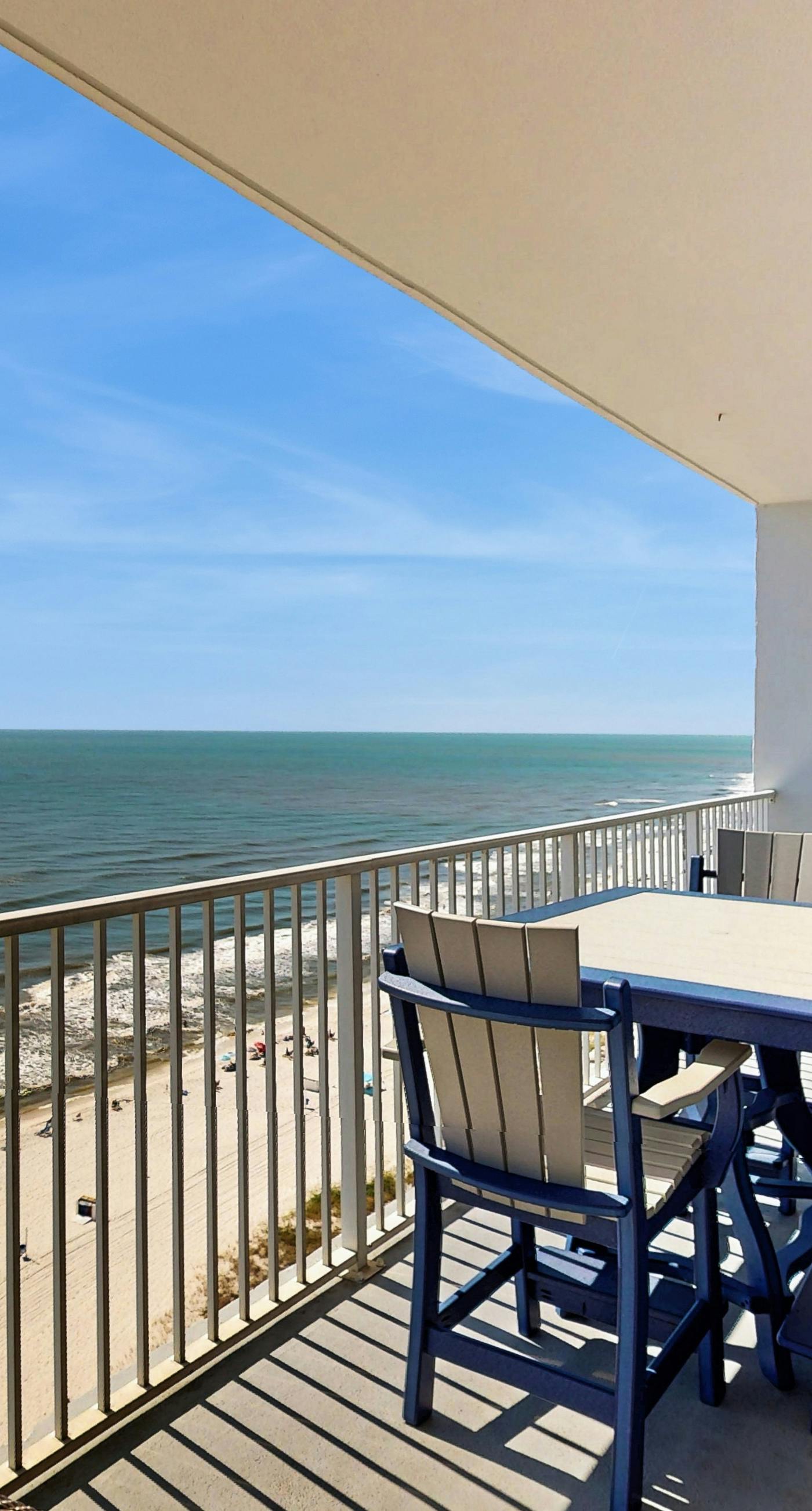 Gulfview condo with beach access, shared pool, and internet
