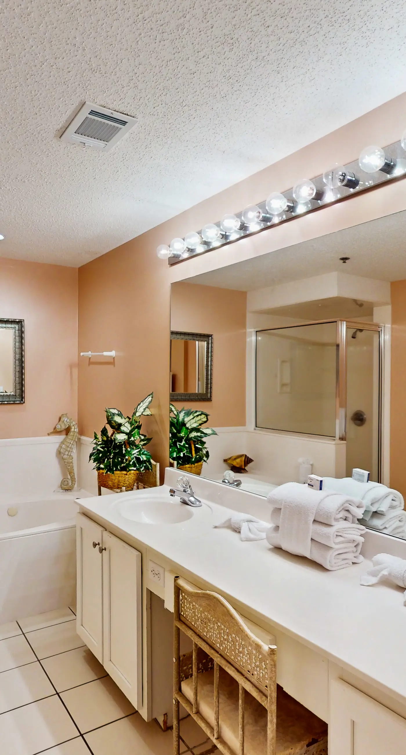 Gulf-front condo w/ beach access, indoor/outdoor pool, & tennis courts