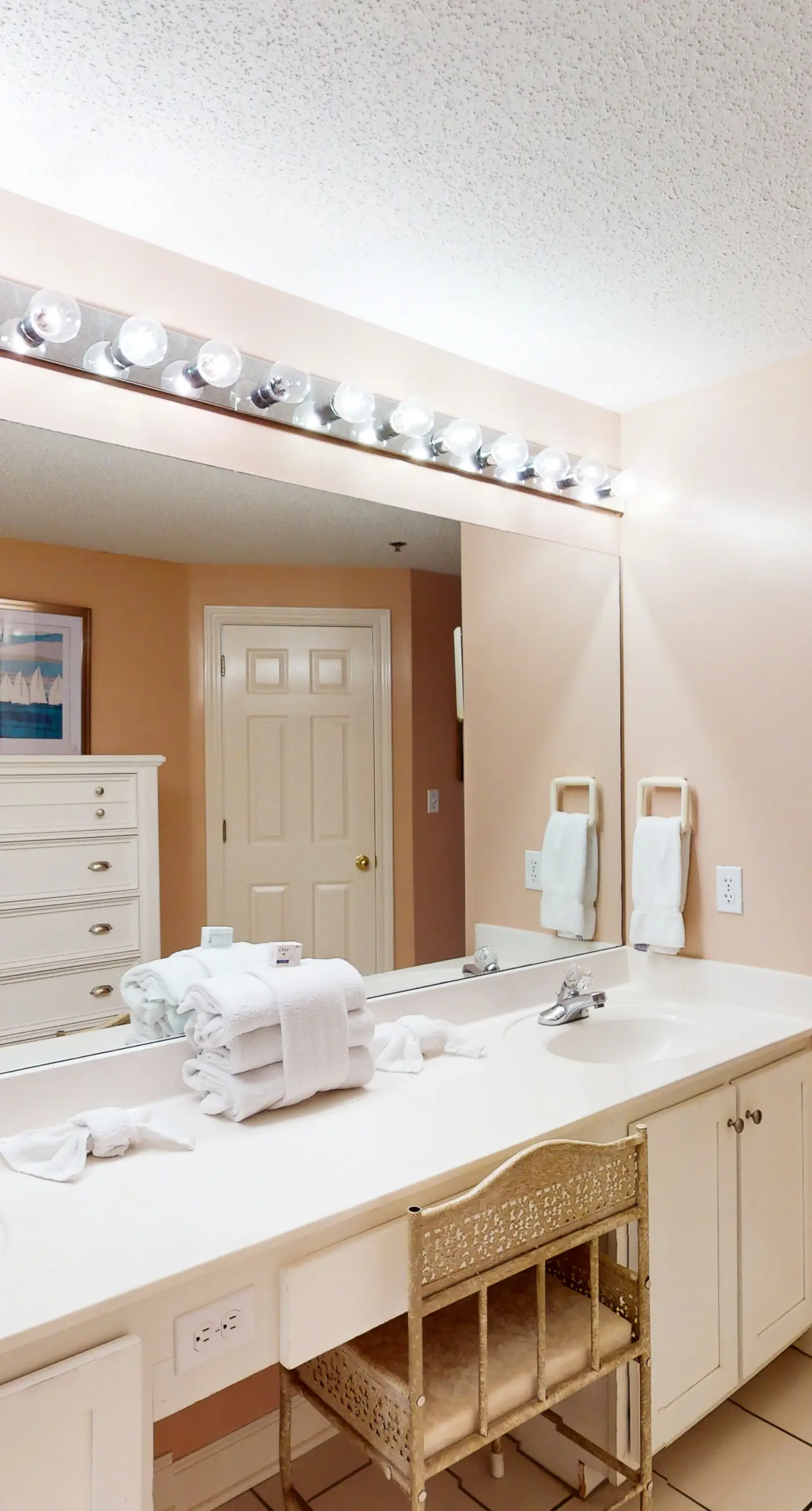 Gulf-front condo w/ beach access, indoor/outdoor pool, & tennis courts
