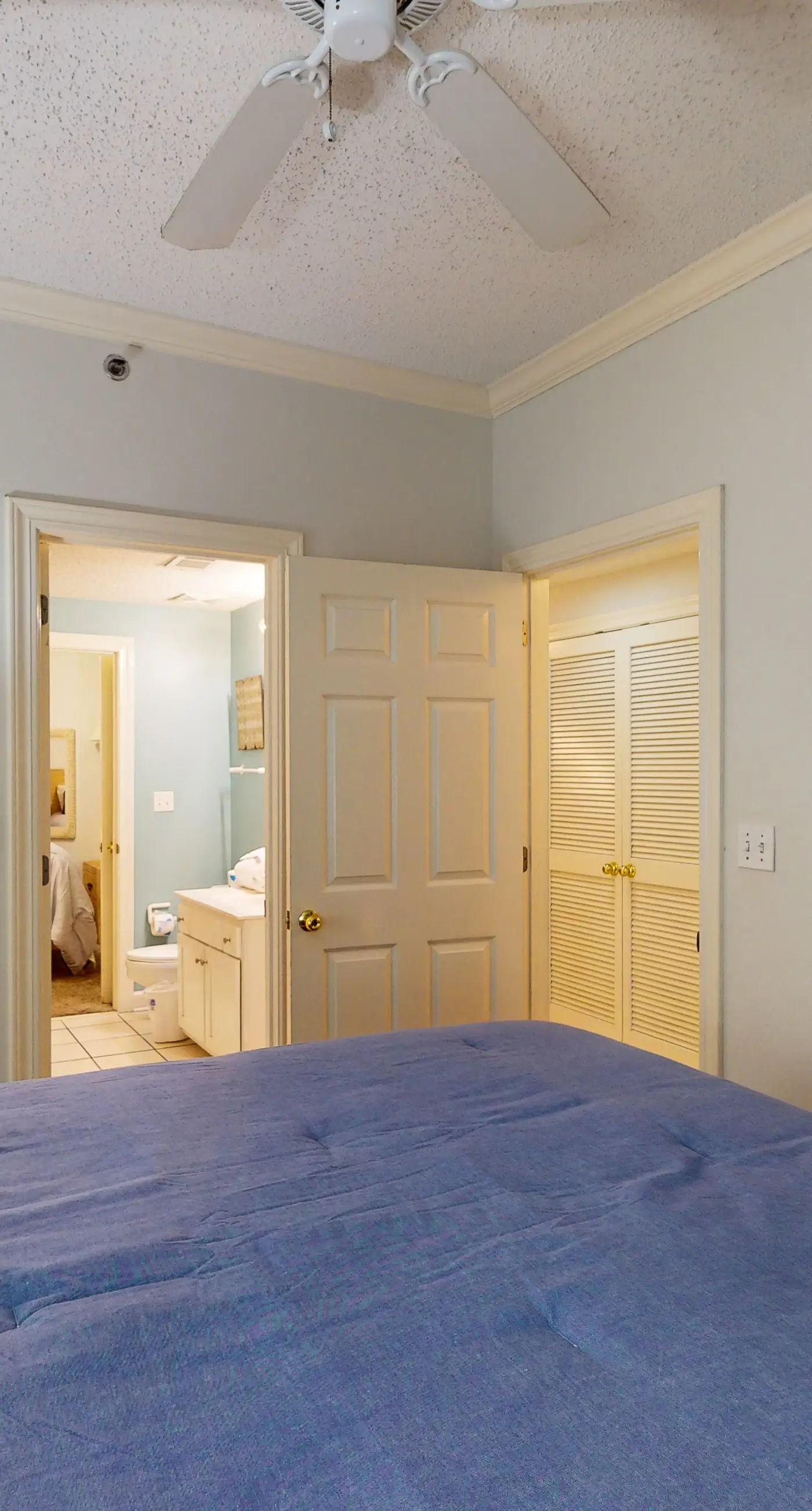 Gulf-front condo w/ beach access, indoor/outdoor pool, & tennis courts
