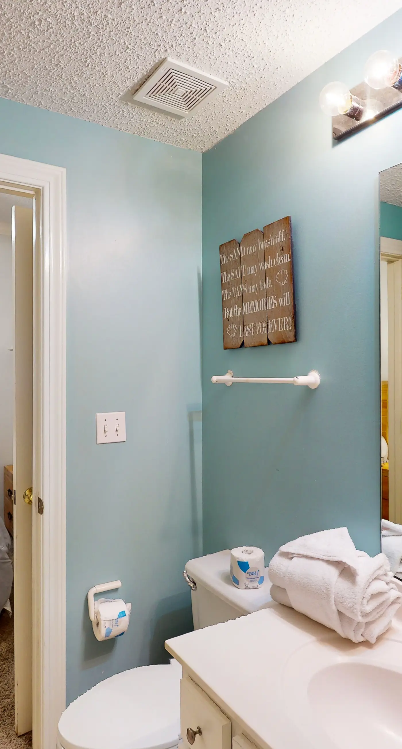 Gulf-front condo w/ beach access, indoor/outdoor pool, & tennis courts