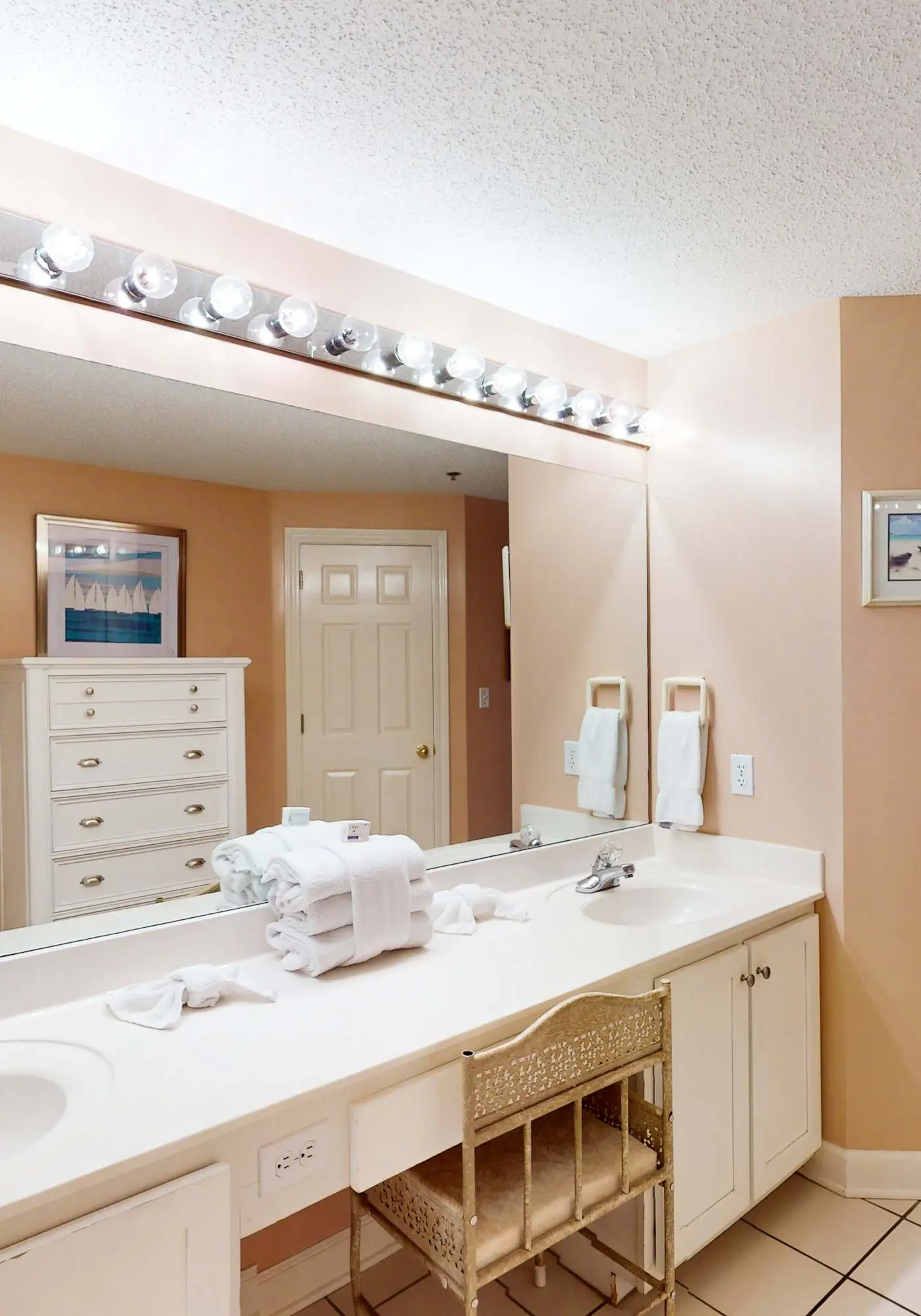 Gulf-front condo w/ beach access, indoor/outdoor pool, & tennis courts