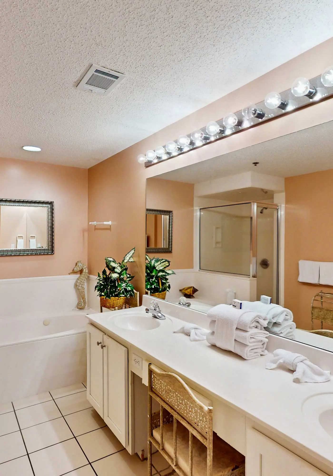 Gulf-front condo w/ beach access, indoor/outdoor pool, & tennis courts
