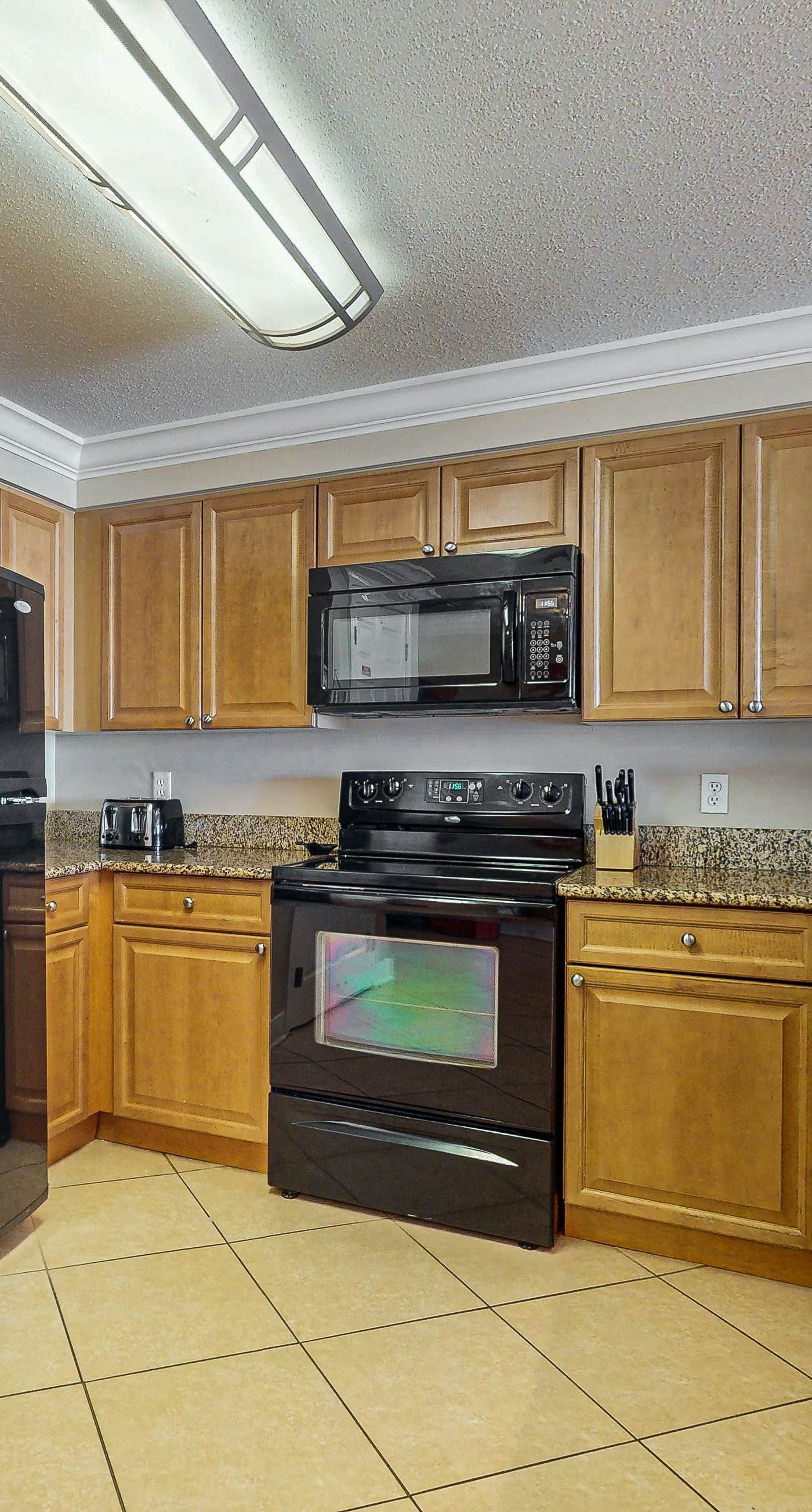 Spacious condo with Gulf-front views & access to pools, hot tub, gym