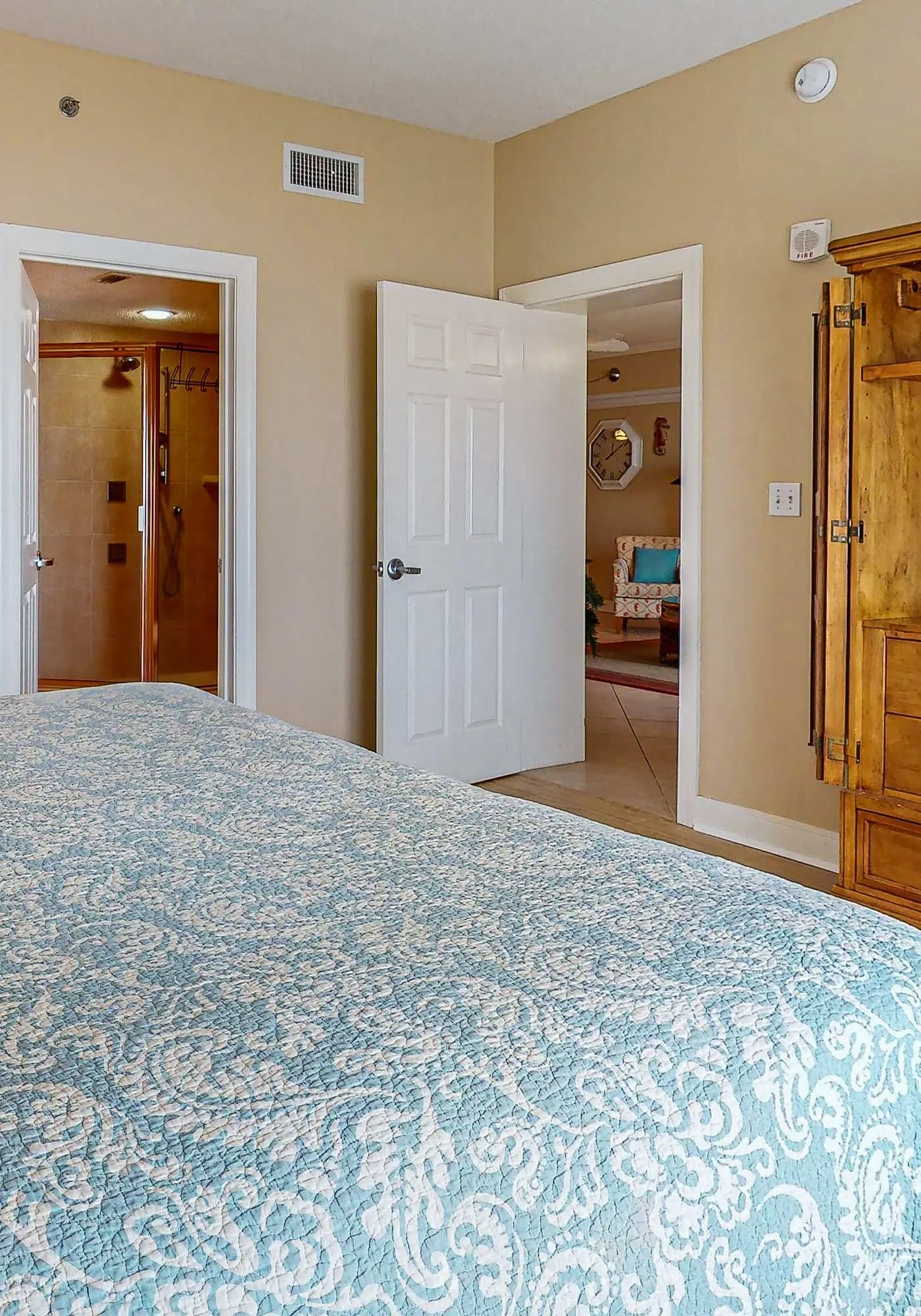 Spacious condo with Gulf-front views & access to pools, hot tub, gym