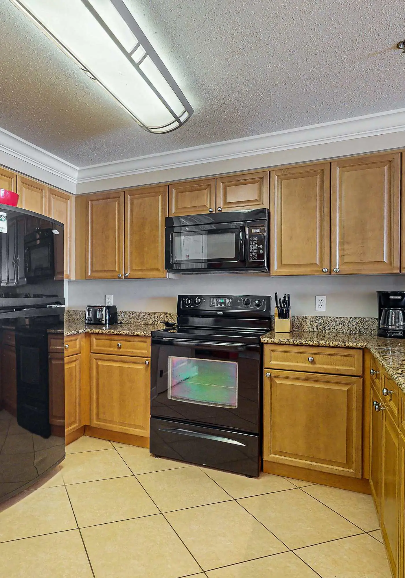 Spacious condo with Gulf-front views & access to pools, hot tub, gym