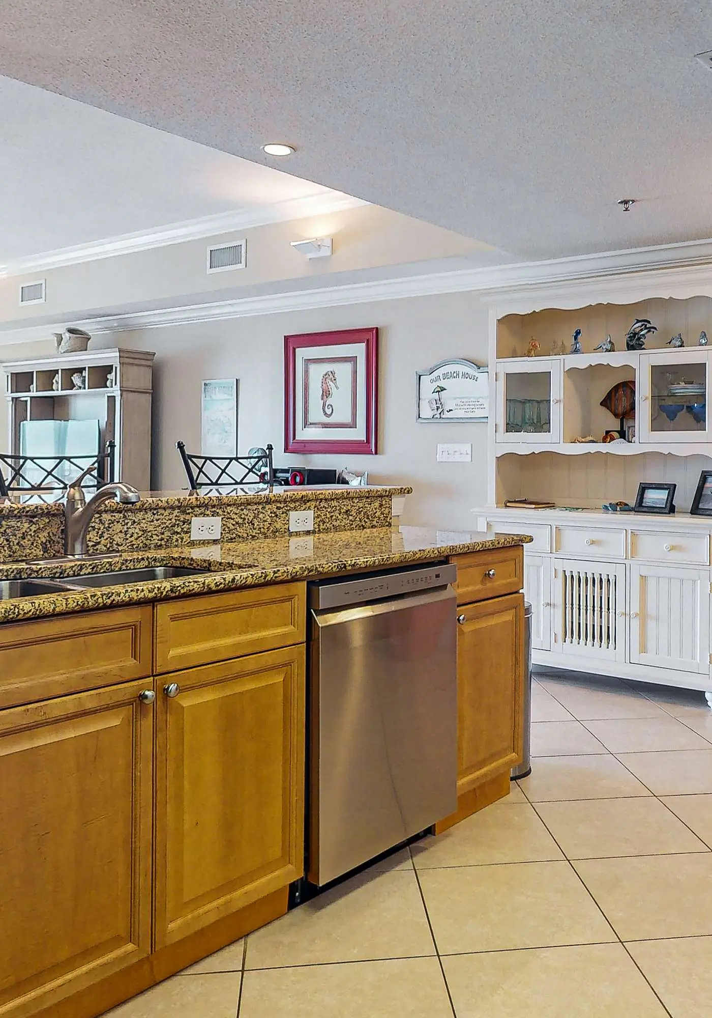 Spacious condo with Gulf-front views & access to pools, hot tub, gym