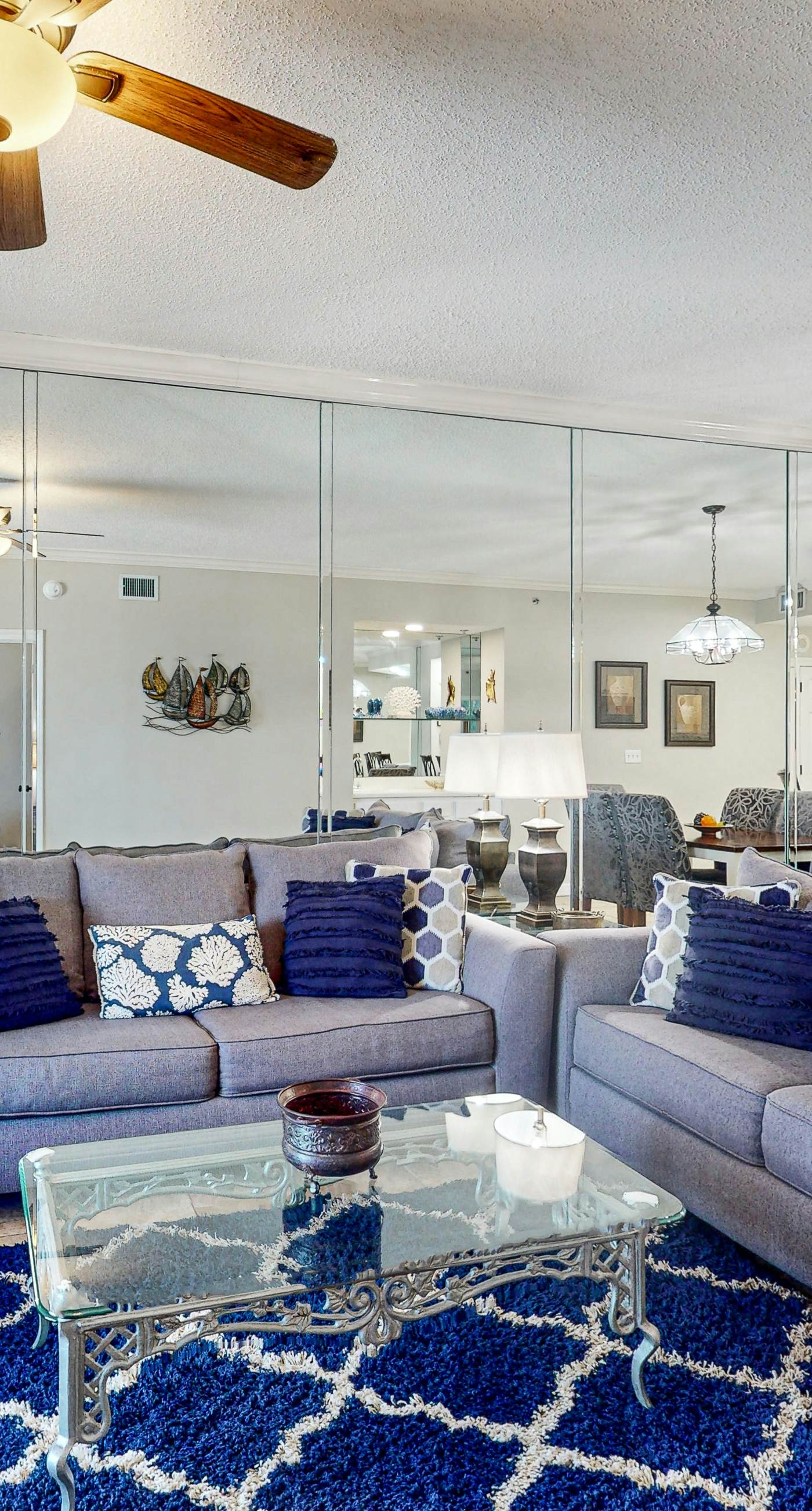 Beachfront condo overlooking the Gulf w/ balcony & indoor/outdoor pools