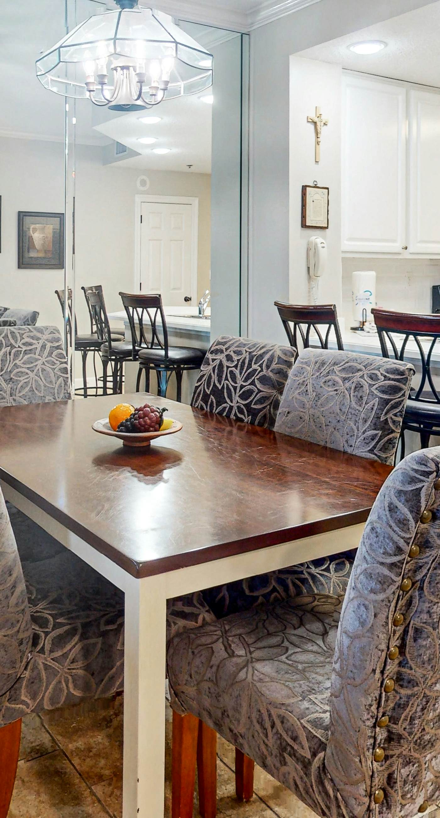 Beachfront condo overlooking the Gulf w/ balcony & indoor/outdoor pools