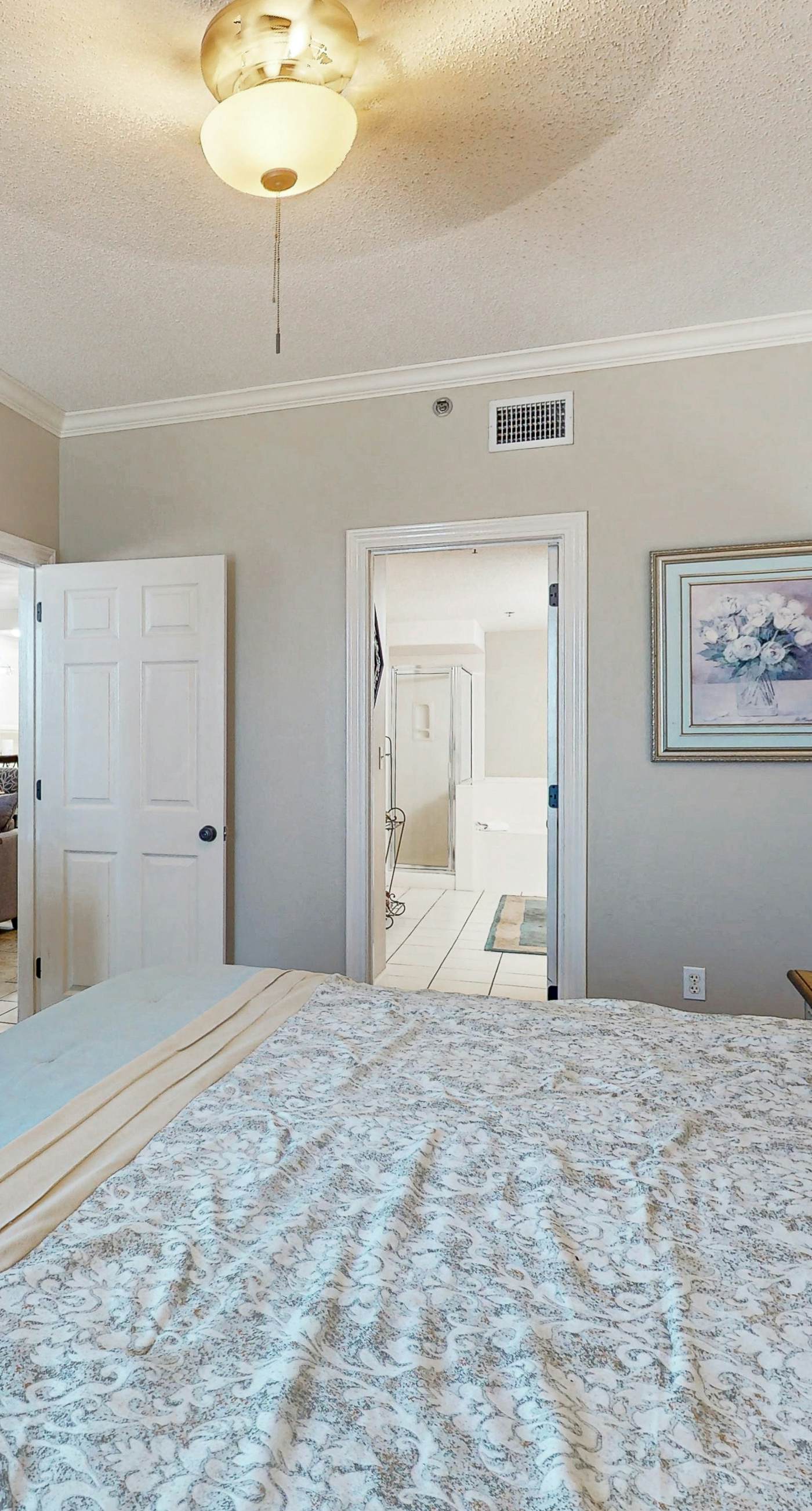 Beachfront condo overlooking the Gulf w/ balcony & indoor/outdoor pools