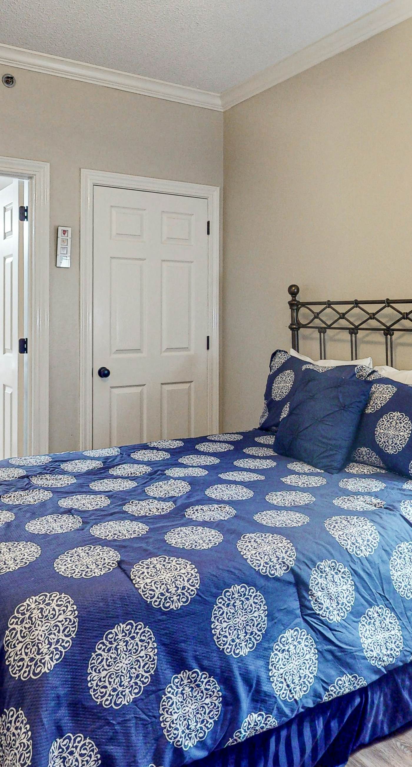 Beachfront condo overlooking the Gulf w/ balcony & indoor/outdoor pools