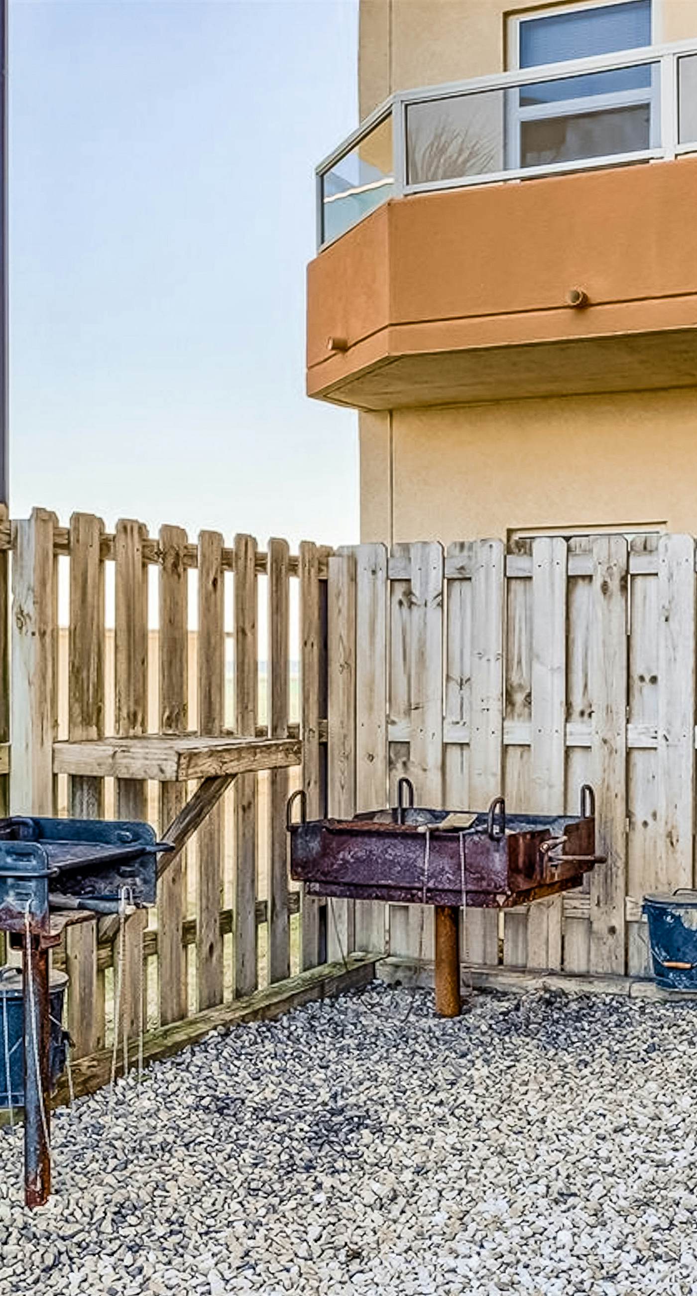 Beachfront condo overlooking the Gulf w/ balcony & indoor/outdoor pools
