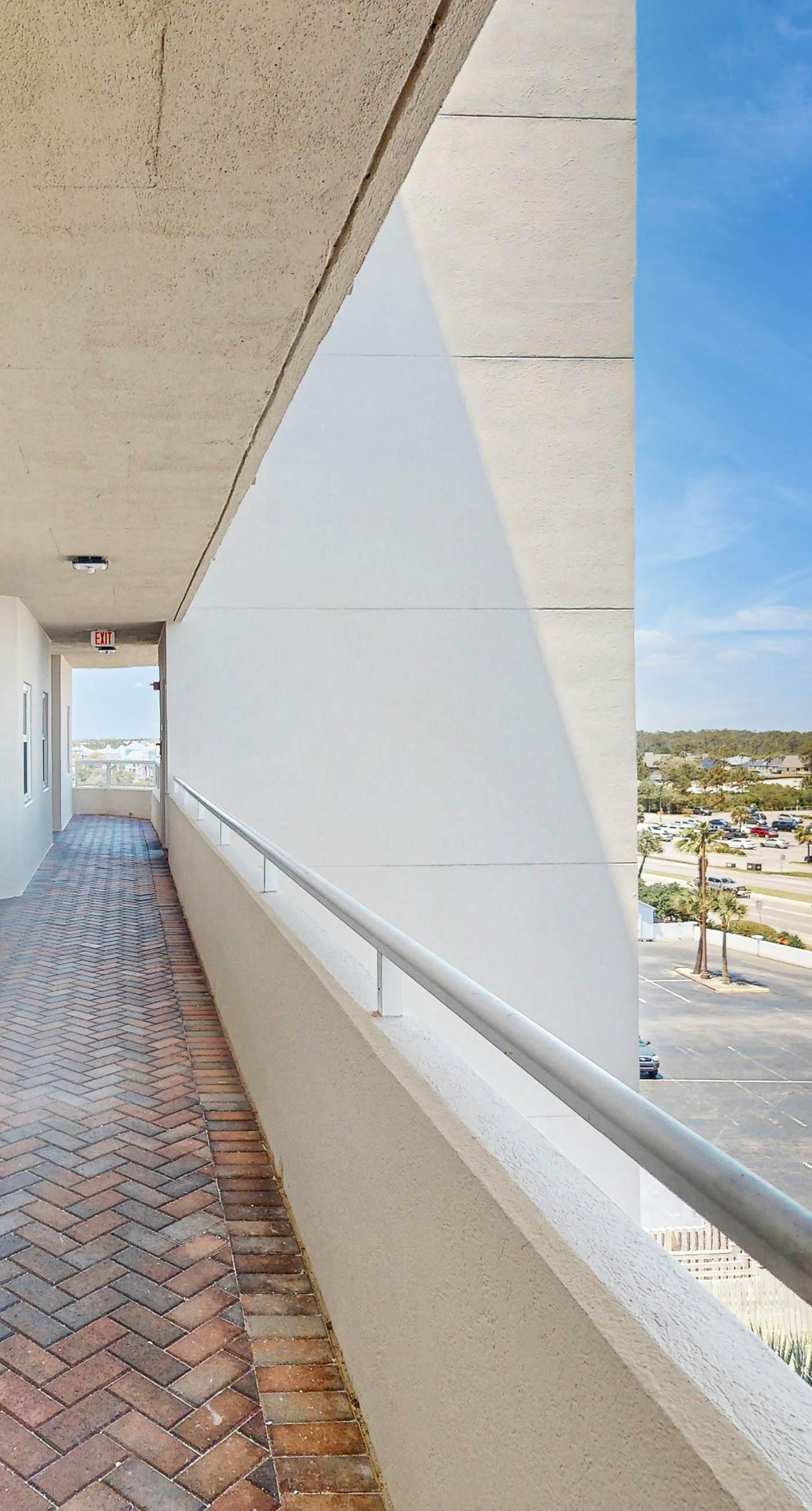 Beachfront condo overlooking the Gulf w/ balcony & indoor/outdoor pools