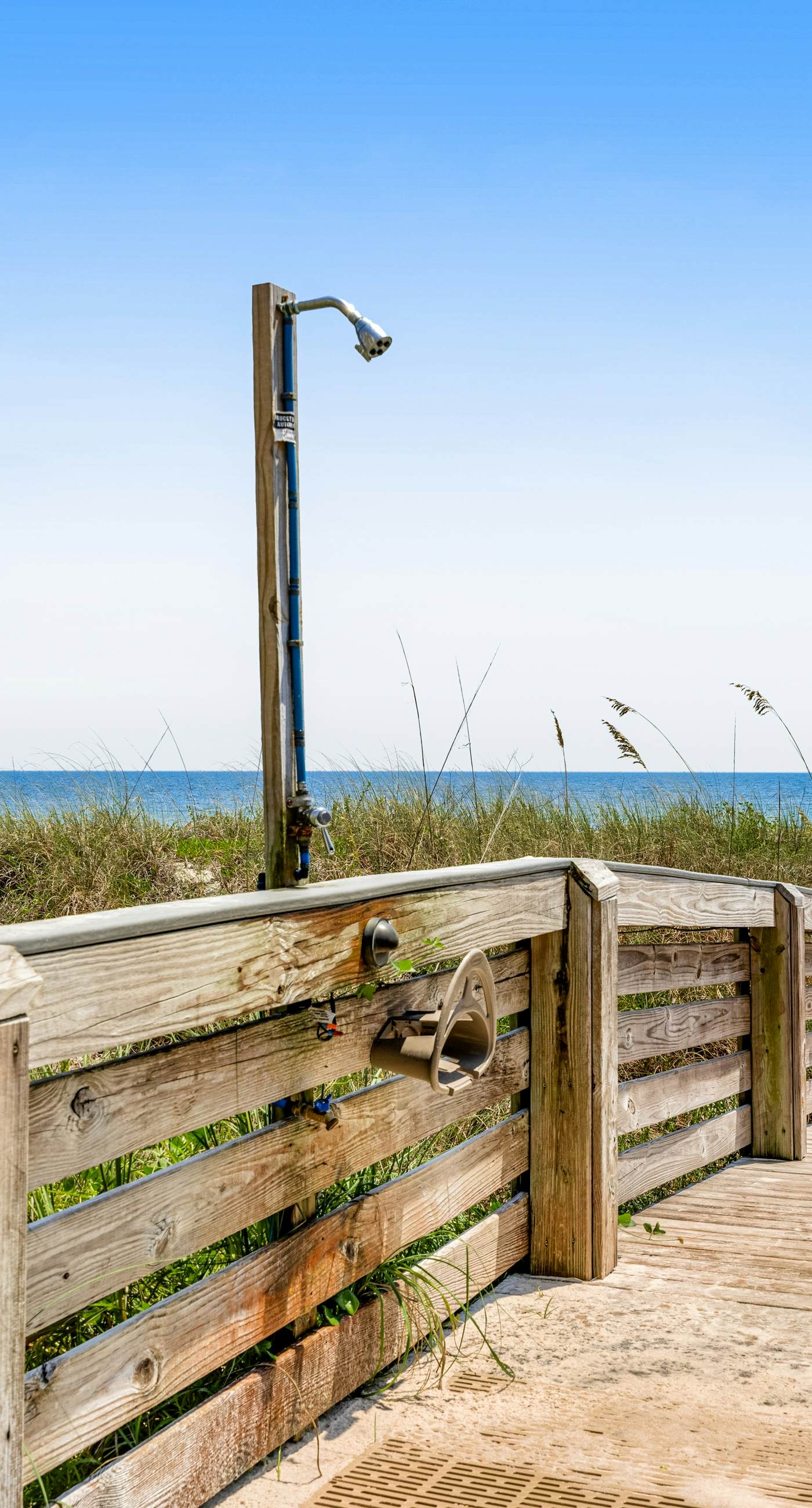 Beachfront condo overlooking the Gulf w/ balcony & indoor/outdoor pools