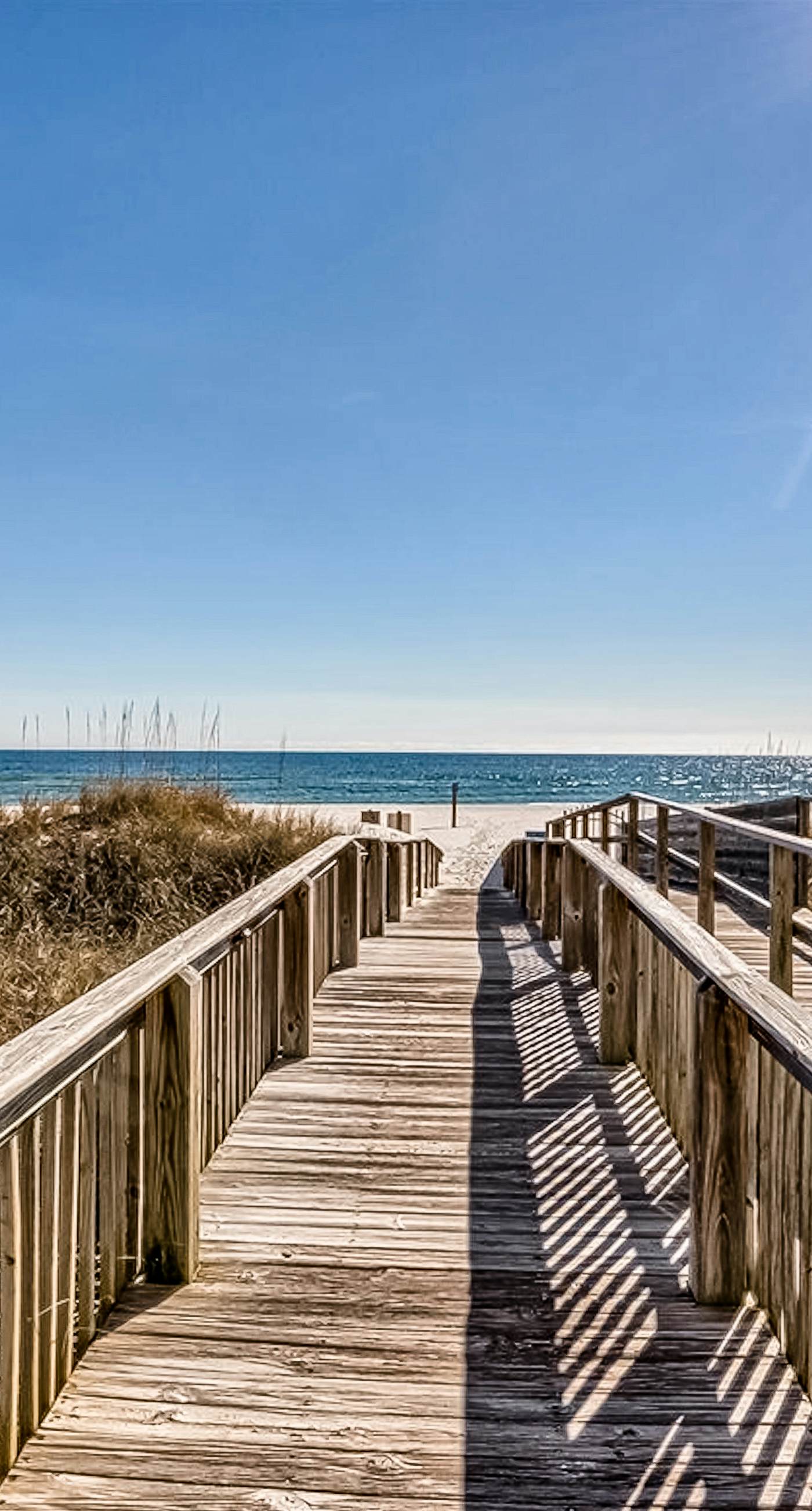 Beachfront condo overlooking the Gulf w/ balcony & indoor/outdoor pools