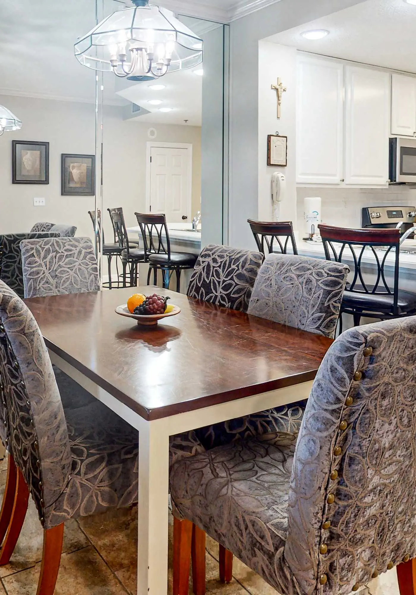 Beachfront condo overlooking the Gulf w/ balcony & indoor/outdoor pools