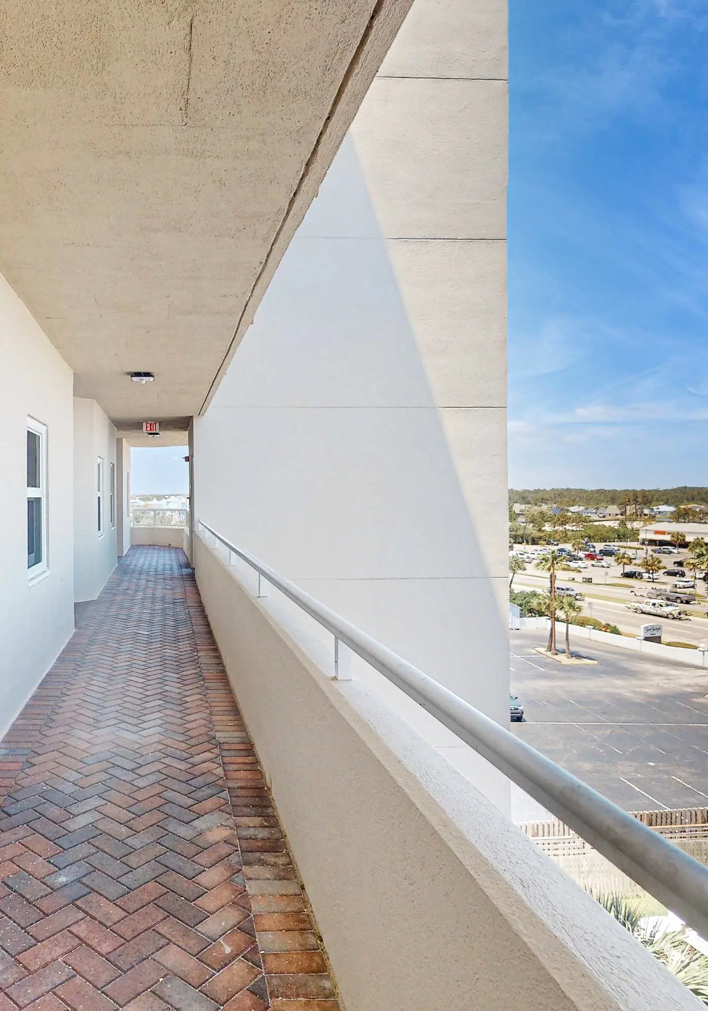 Beachfront condo overlooking the Gulf w/ balcony & indoor/outdoor pools