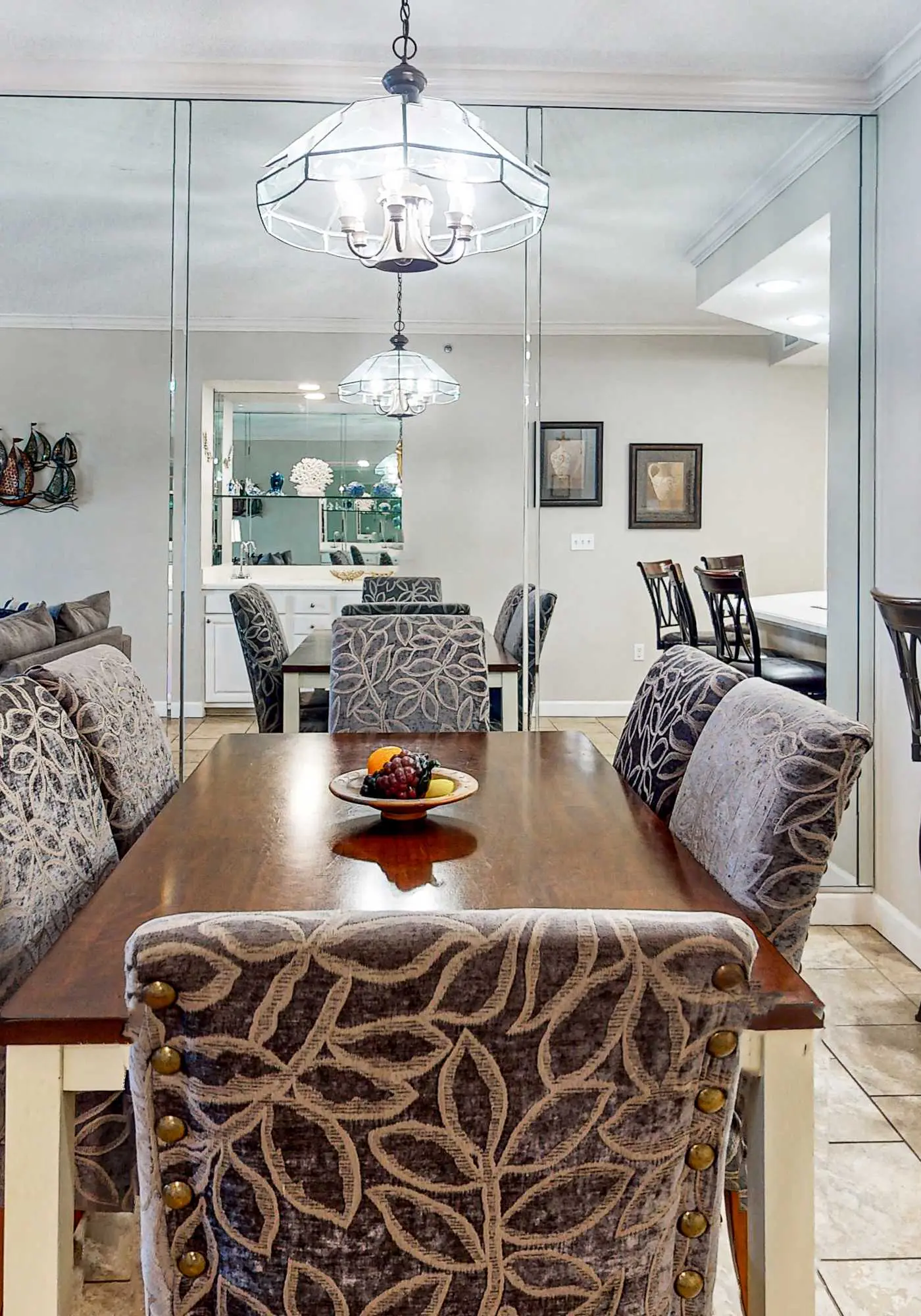 Beachfront condo overlooking the Gulf w/ balcony & indoor/outdoor pools