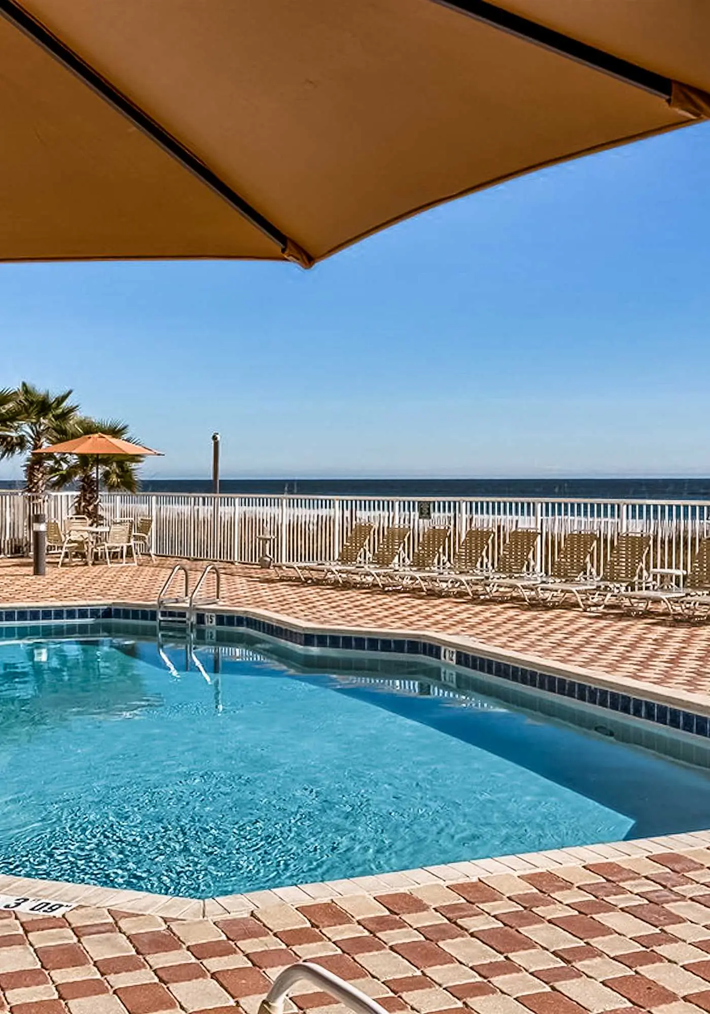 Beachfront condo overlooking the Gulf w/ balcony & indoor/outdoor pools