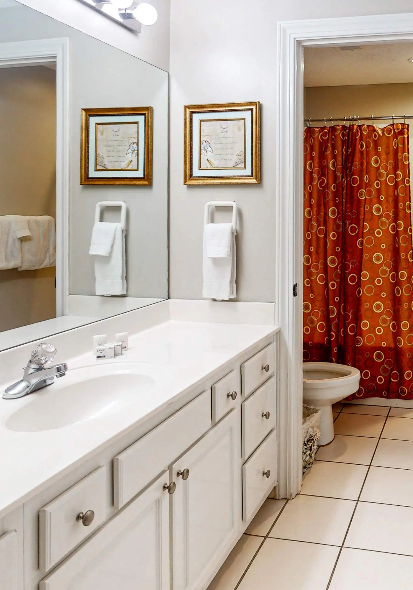 Beachfront condo overlooking the Gulf w/ balcony & indoor/outdoor pools