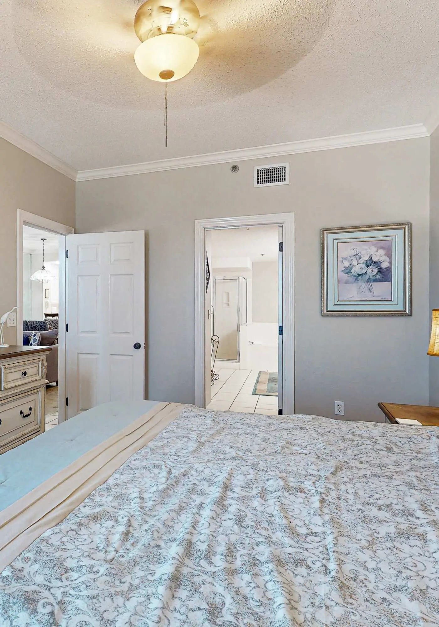 Beachfront condo overlooking the Gulf w/ balcony & indoor/outdoor pools