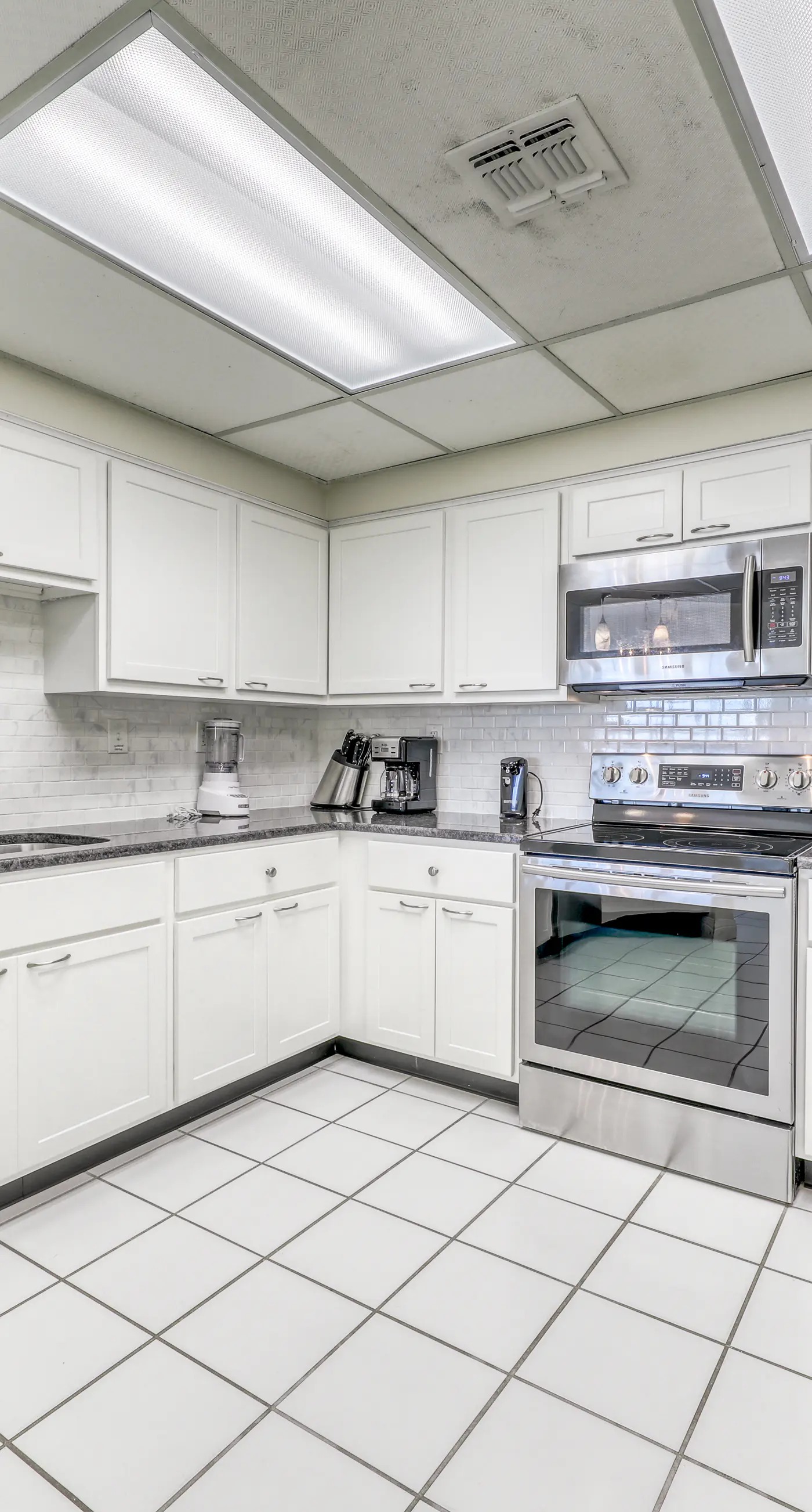 Waterfront corner condo with shared pools, wrap-around balcony, & tennis courts