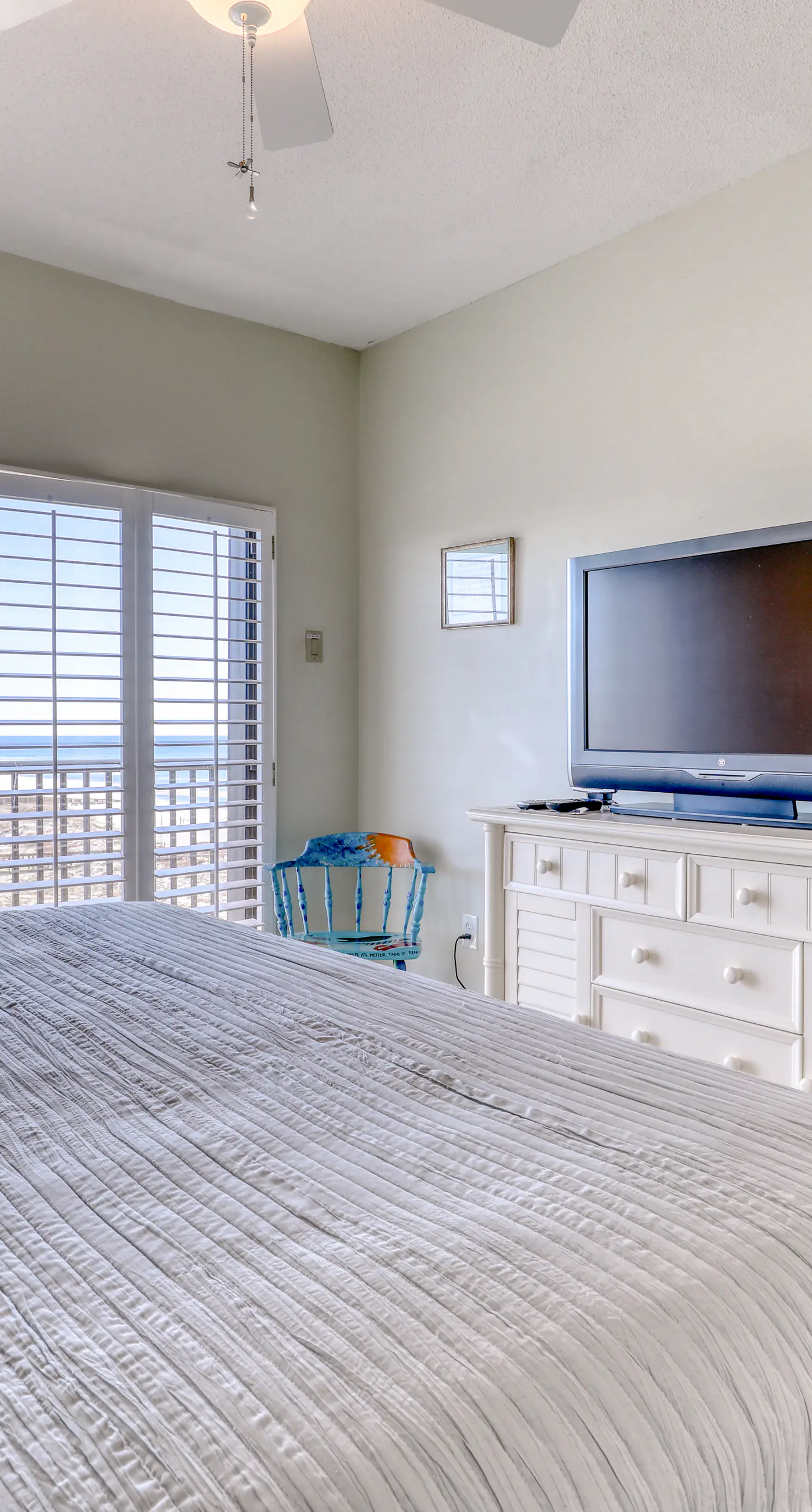 Waterfront corner condo with shared pools, wrap-around balcony, & tennis courts