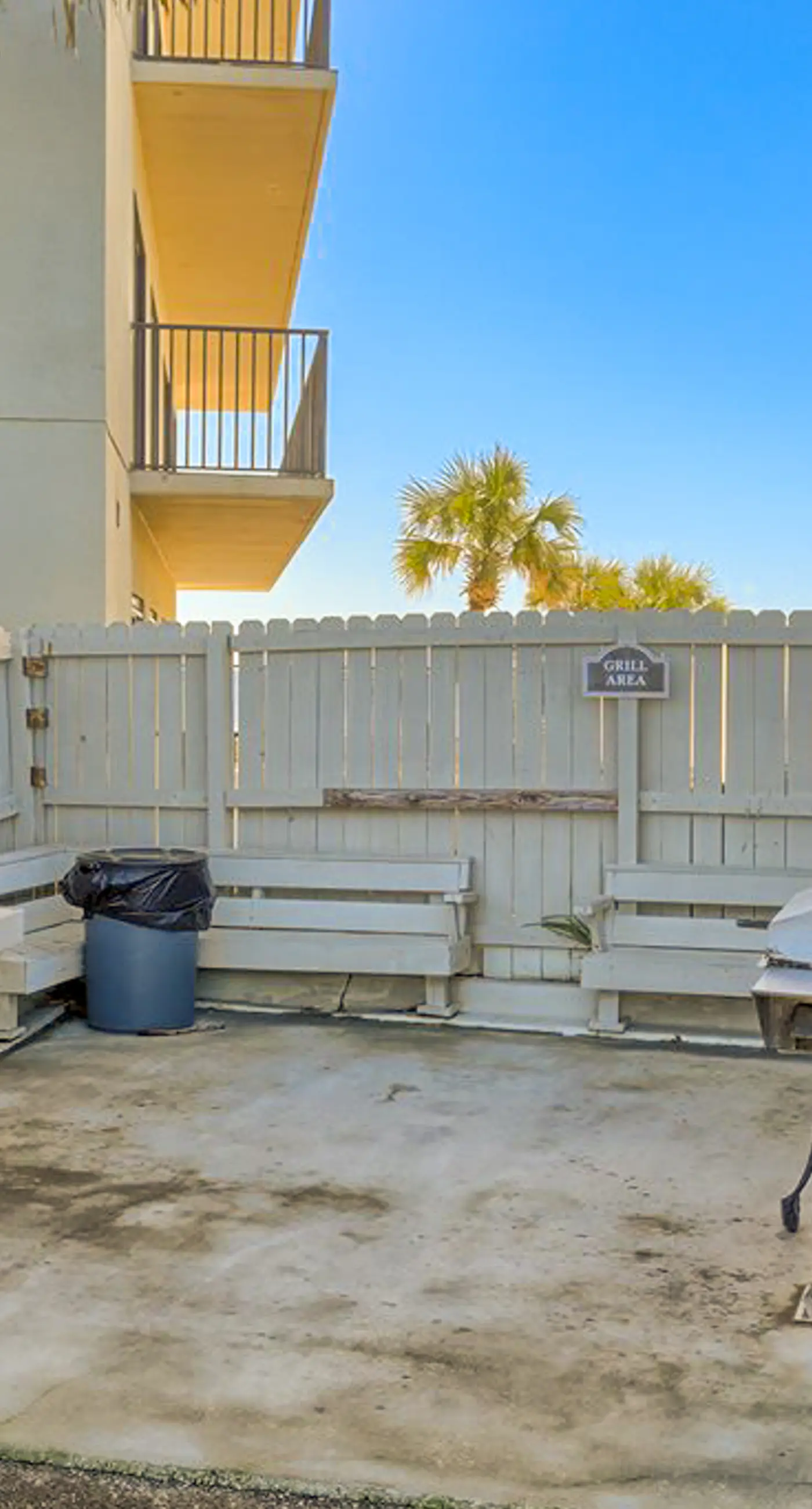 Waterfront corner condo with shared pools, wrap-around balcony, & tennis courts