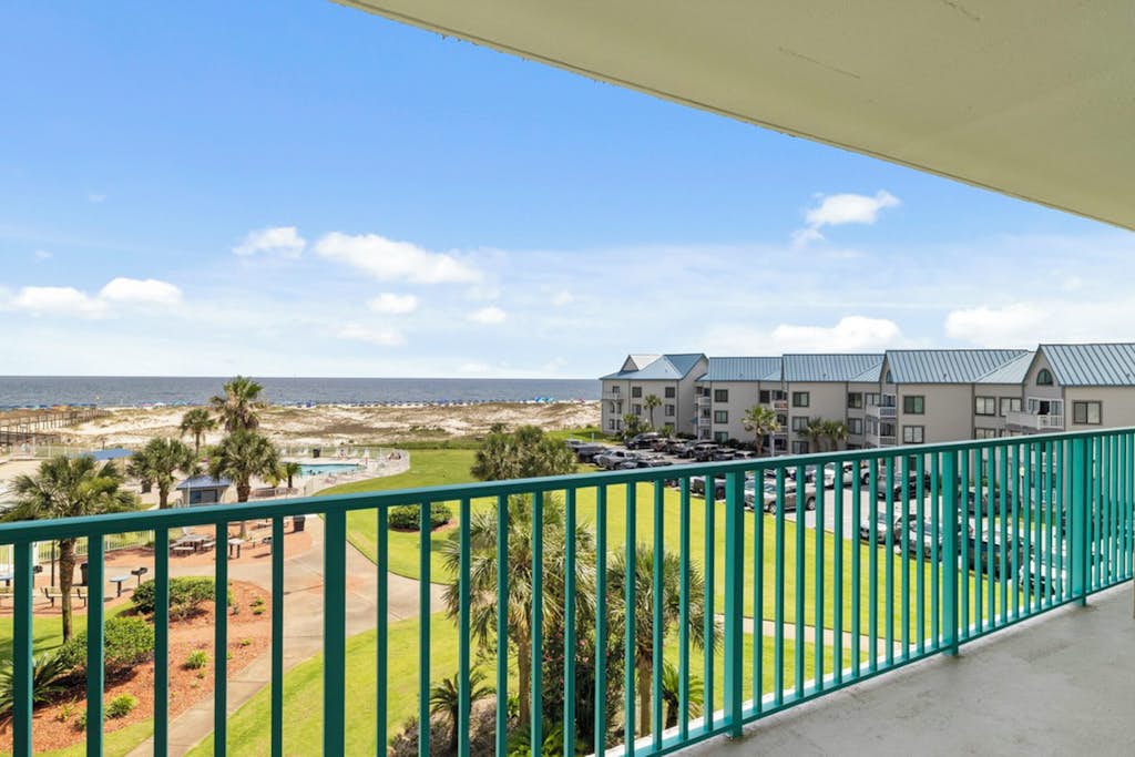Waterview condo with shared pool, panoramic balcony views, and WIFI