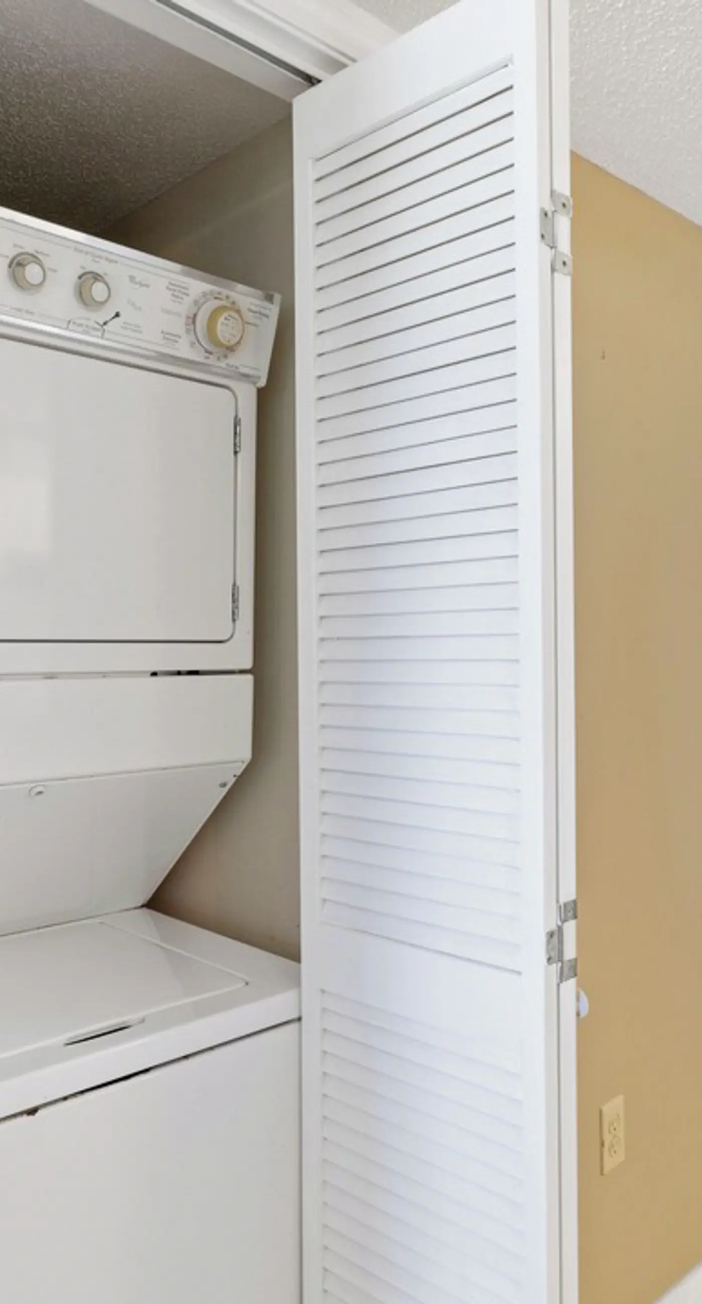 Waterview condo with shared pool, panoramic balcony views, and WIFI