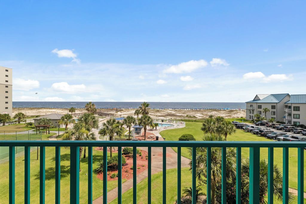 Waterview condo with shared pool, panoramic balcony views, and WIFI