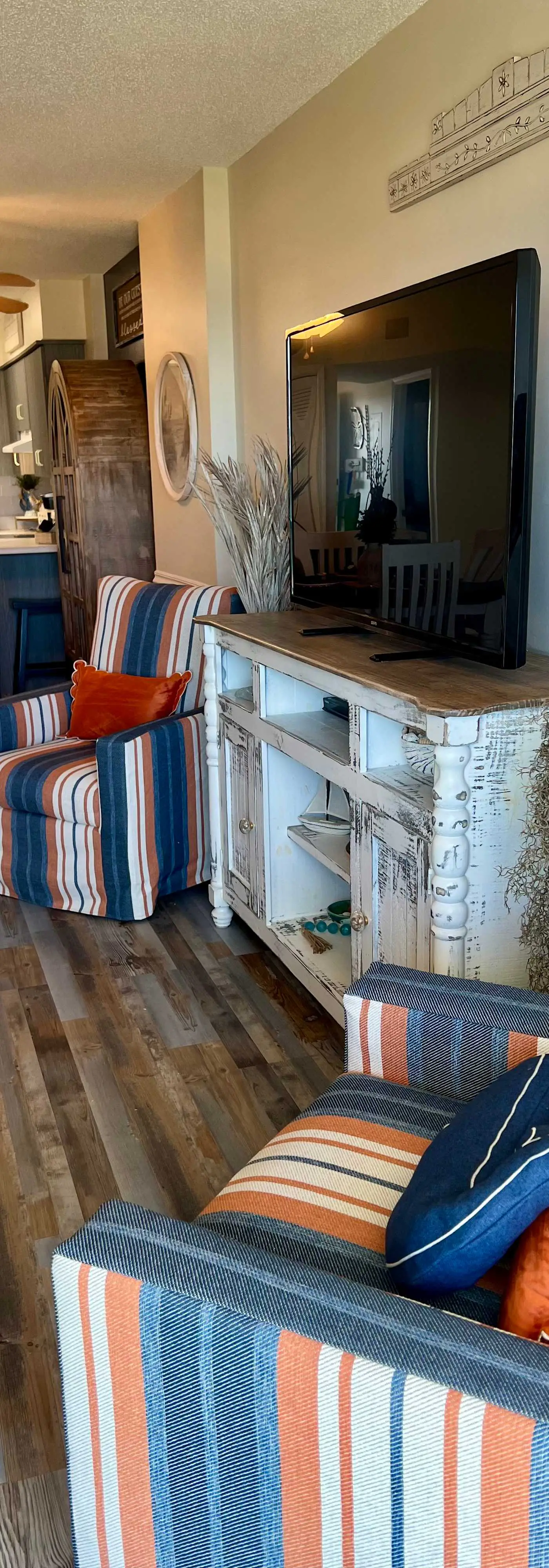 Waterview condo with shared pool, panoramic balcony views, and WIFI