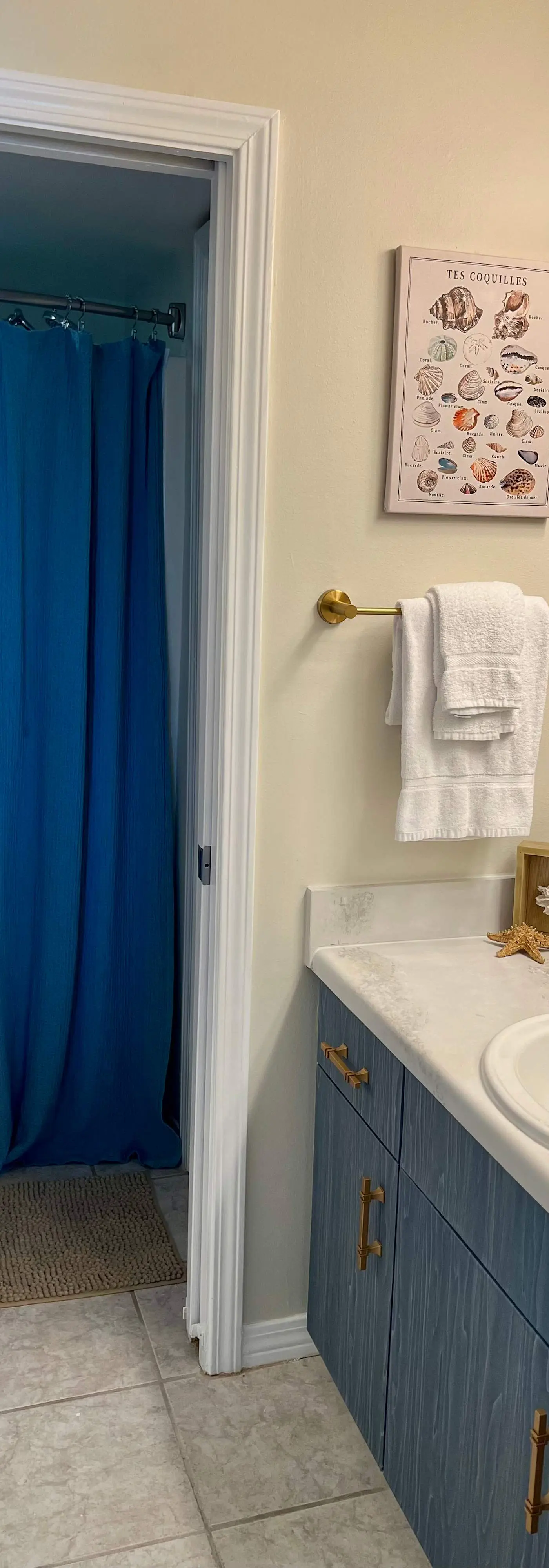 Waterview condo with shared pool, panoramic balcony views, and WIFI