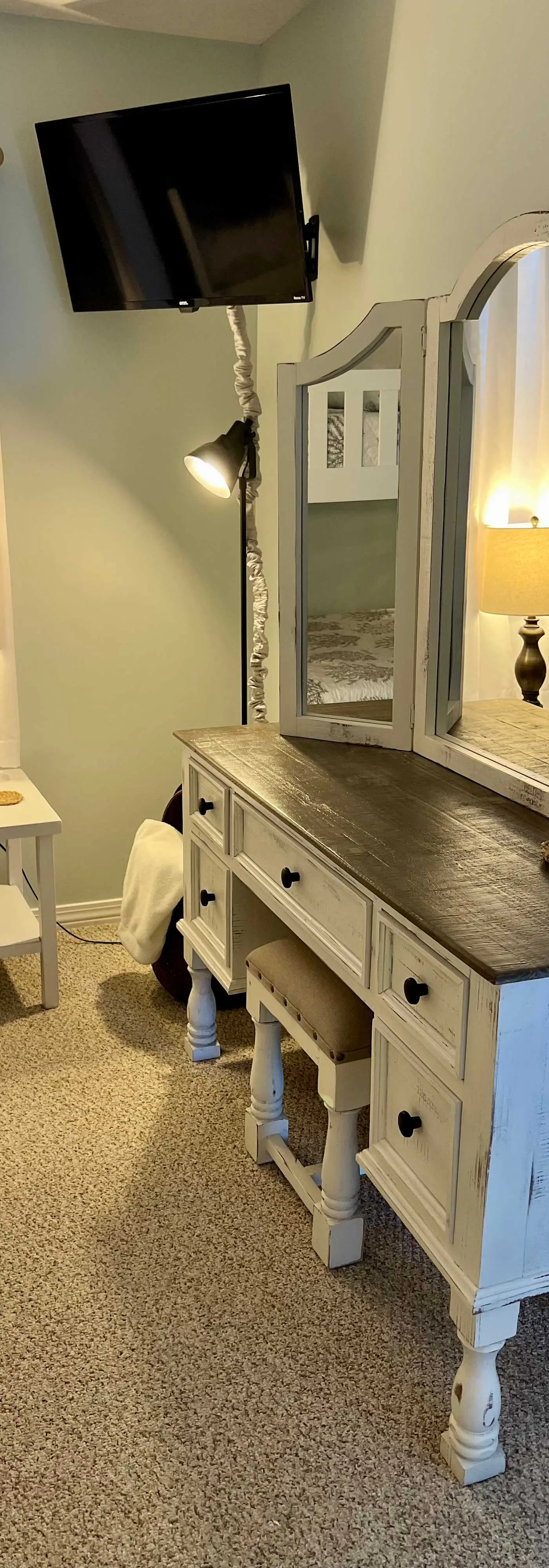 Waterview condo with shared pool, panoramic balcony views, and WIFI