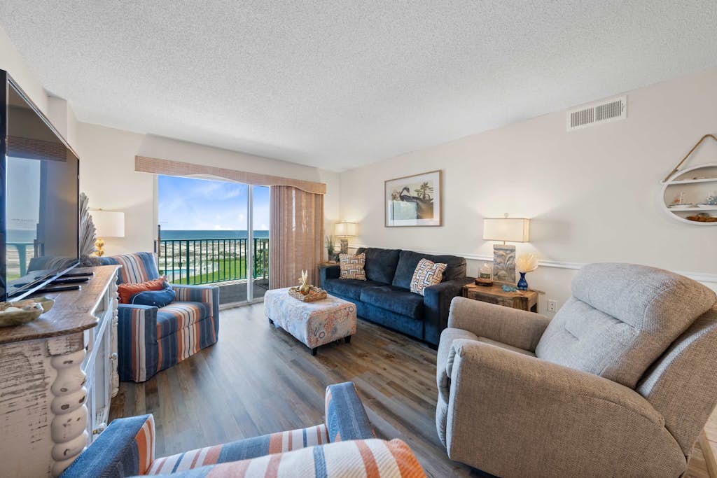Waterview condo with shared pool, panoramic balcony views, and WIFI