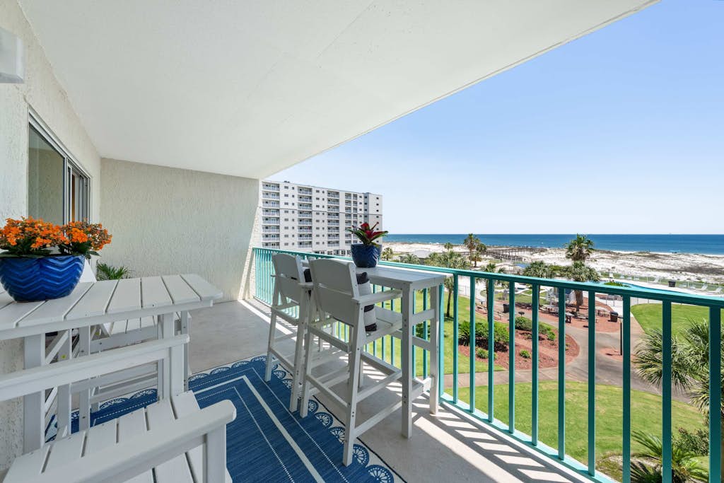 Waterview condo with shared pool, panoramic balcony views, and WIFI