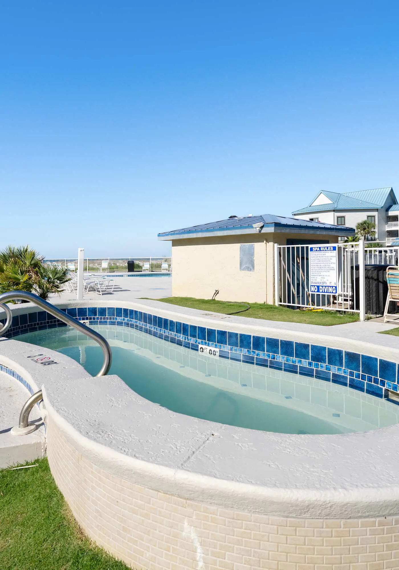 Waterview condo with shared pool, panoramic balcony views, and WIFI